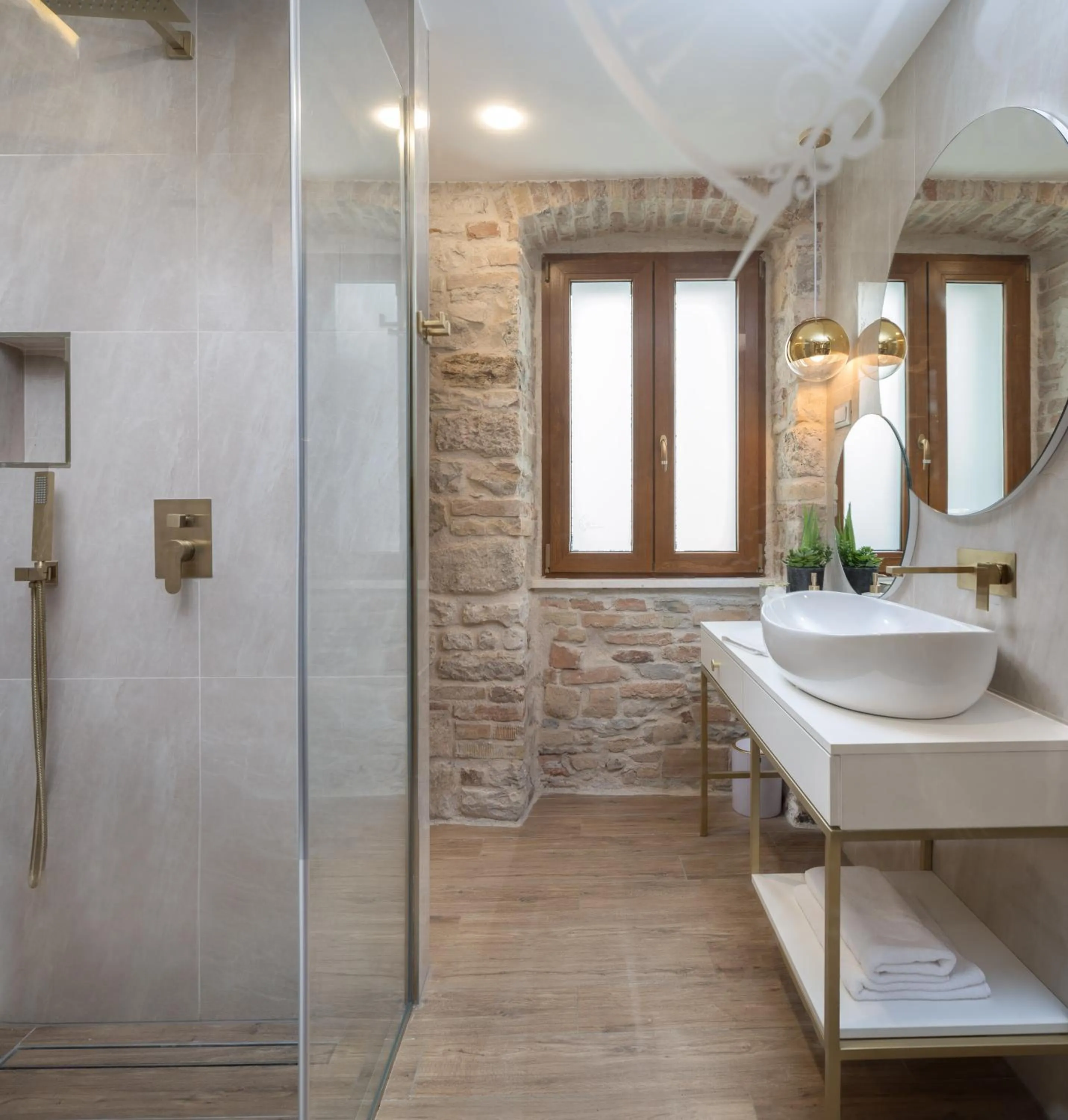 Bathroom in Le Premier Luxury Rooms