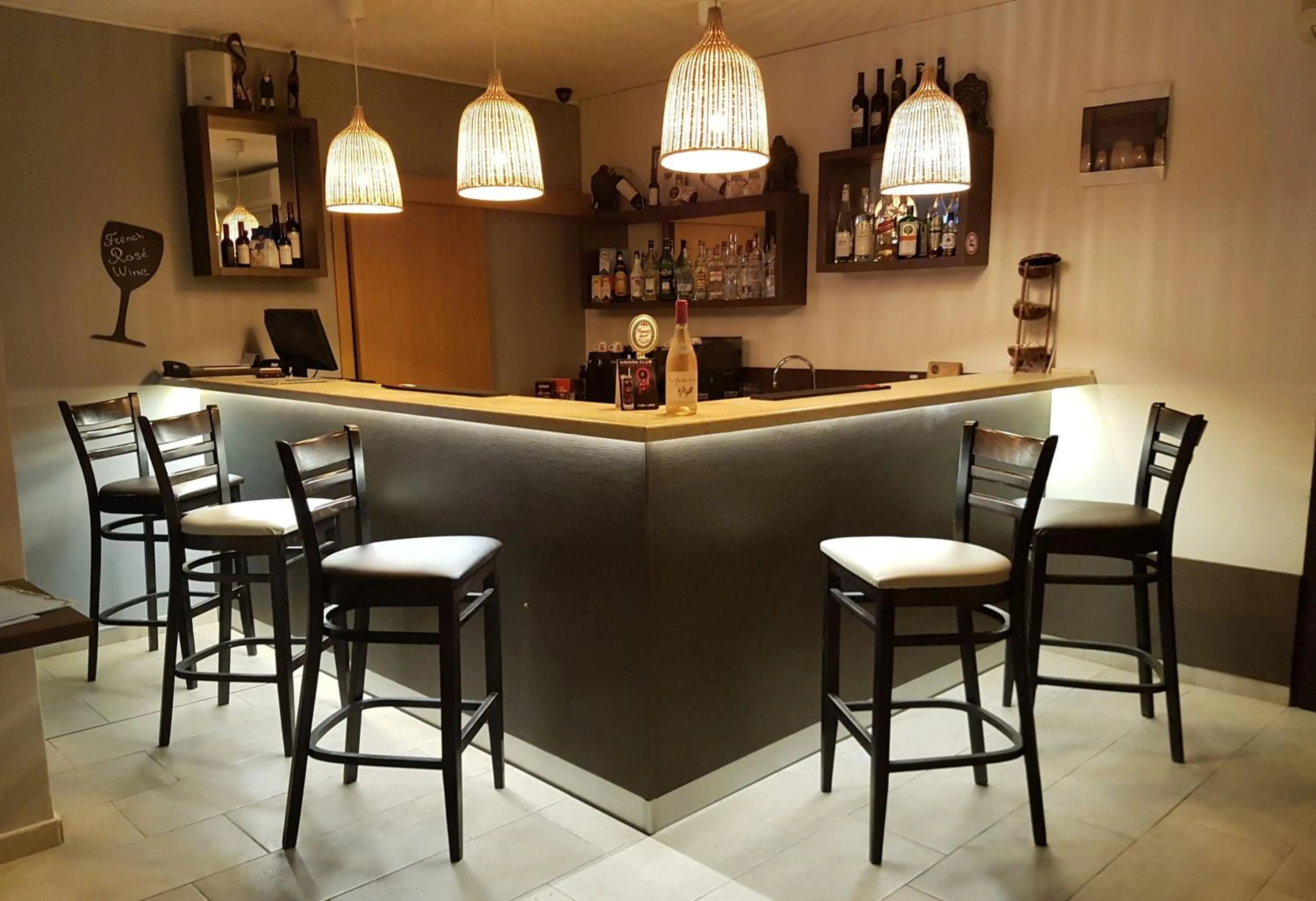 Lounge or bar in New Line Village Apartments