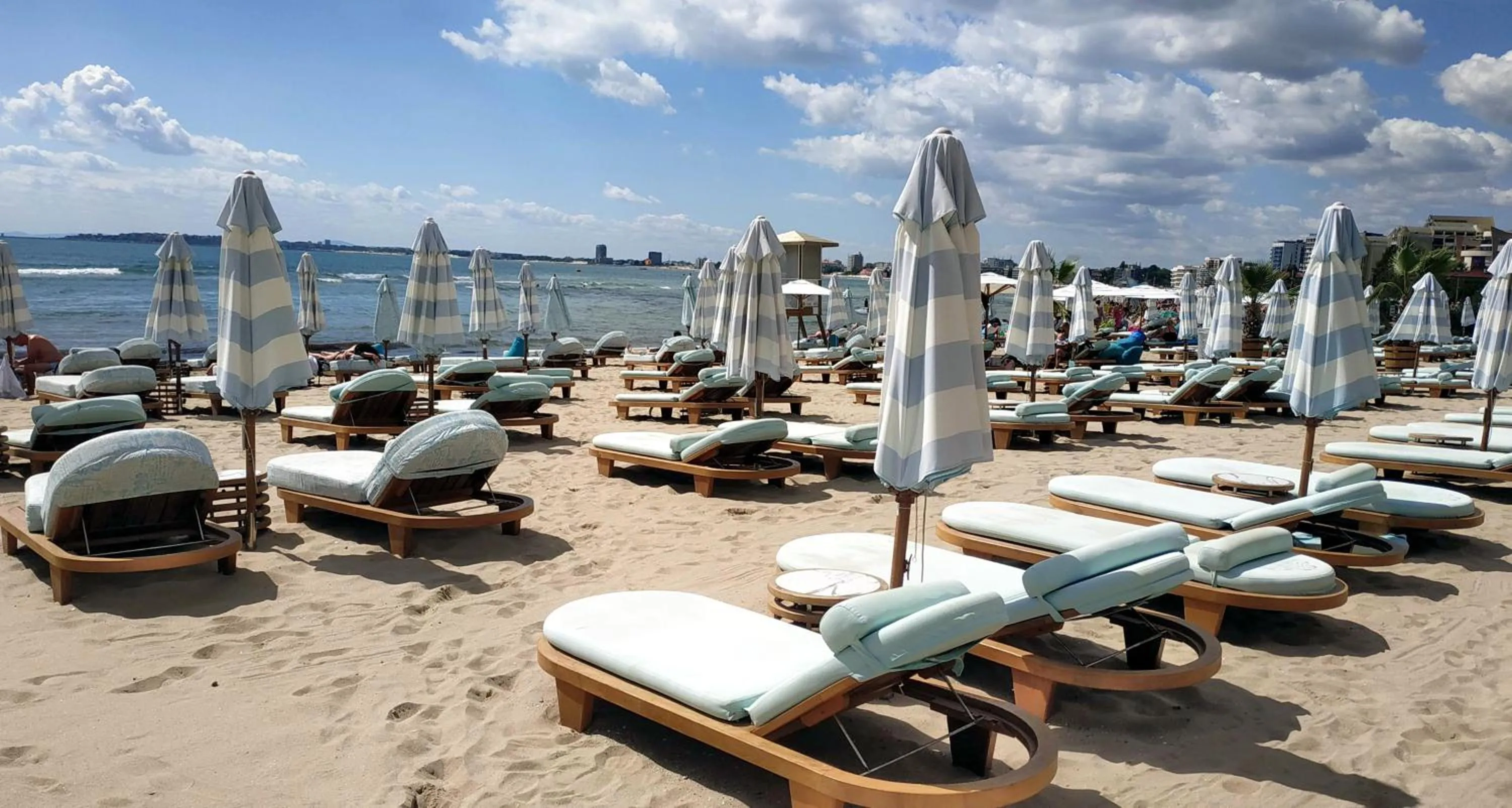 Natural landscape in New Line Village Apartments