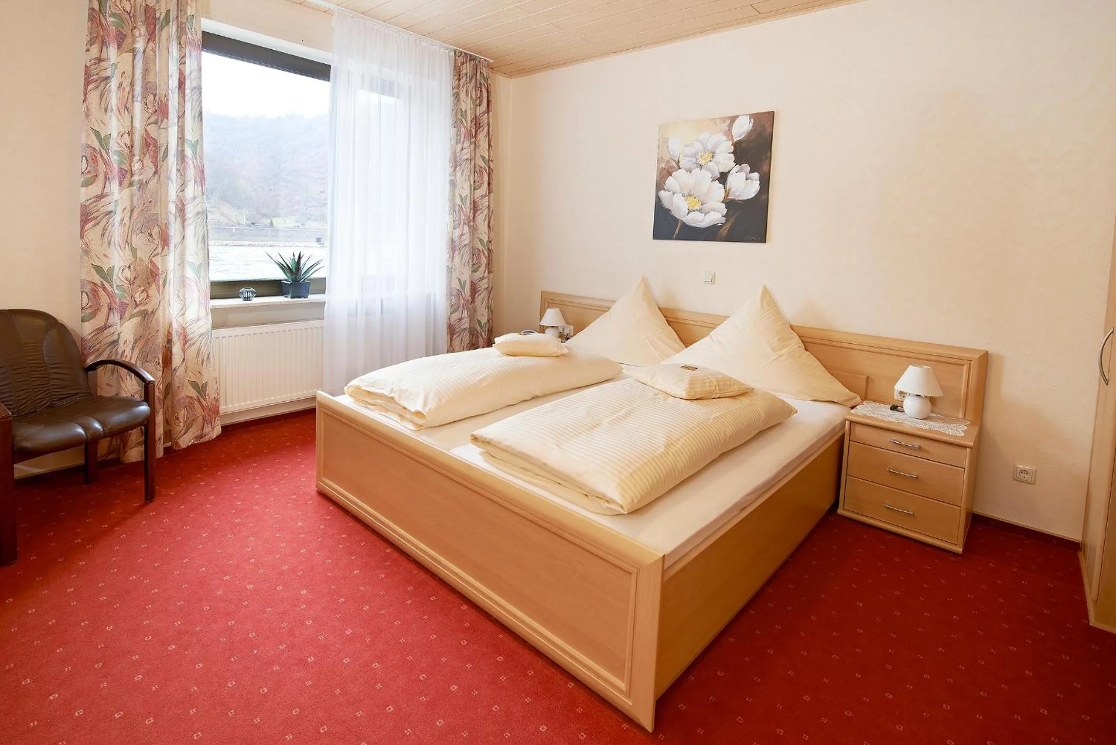 Bedroom, Bed in Hotel & Restaurant Krone