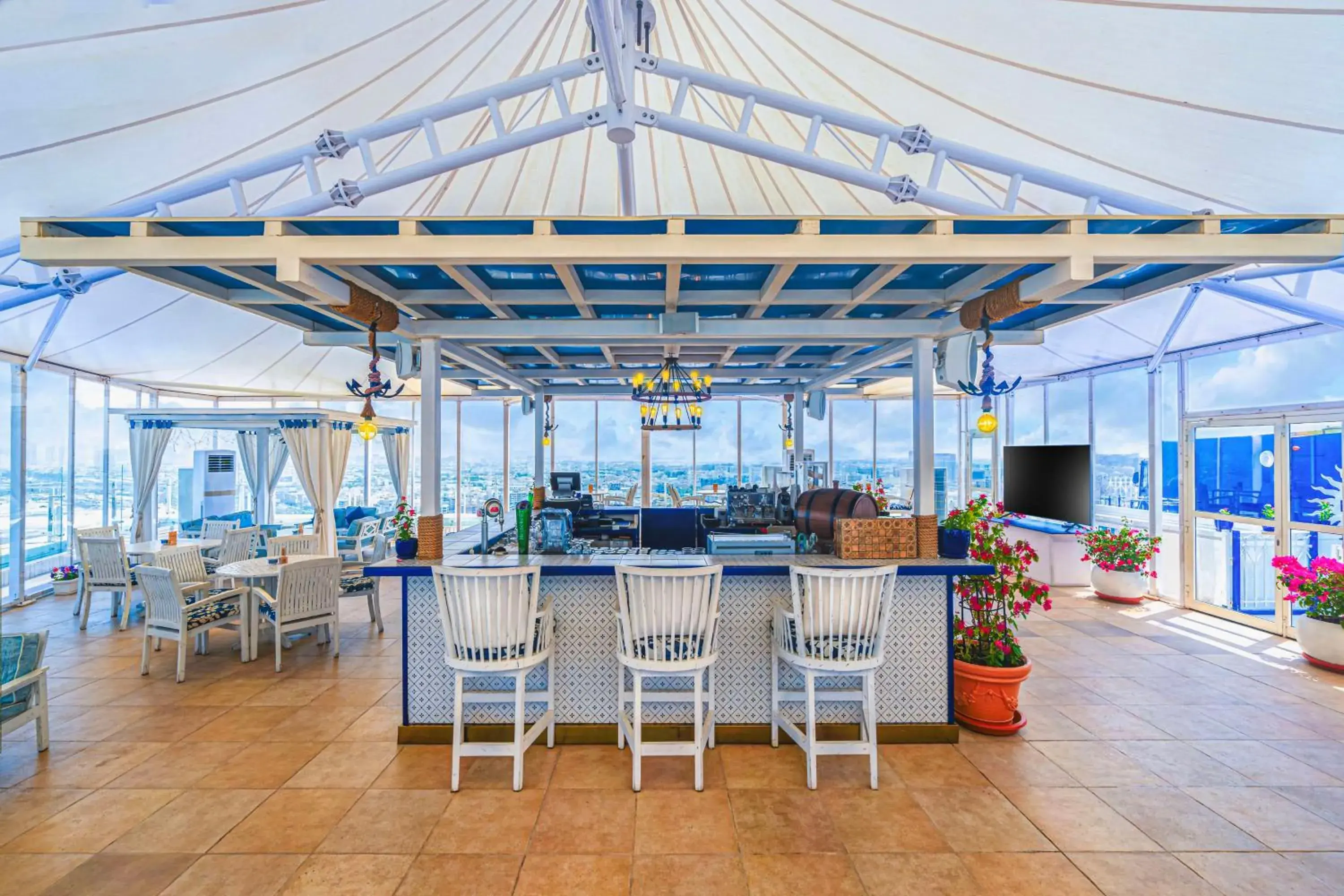 Restaurant/places to eat in Hyatt Regency Dubai - Corniche Restaurant/places to eat in Hyatt Regency Dubai - Corniche