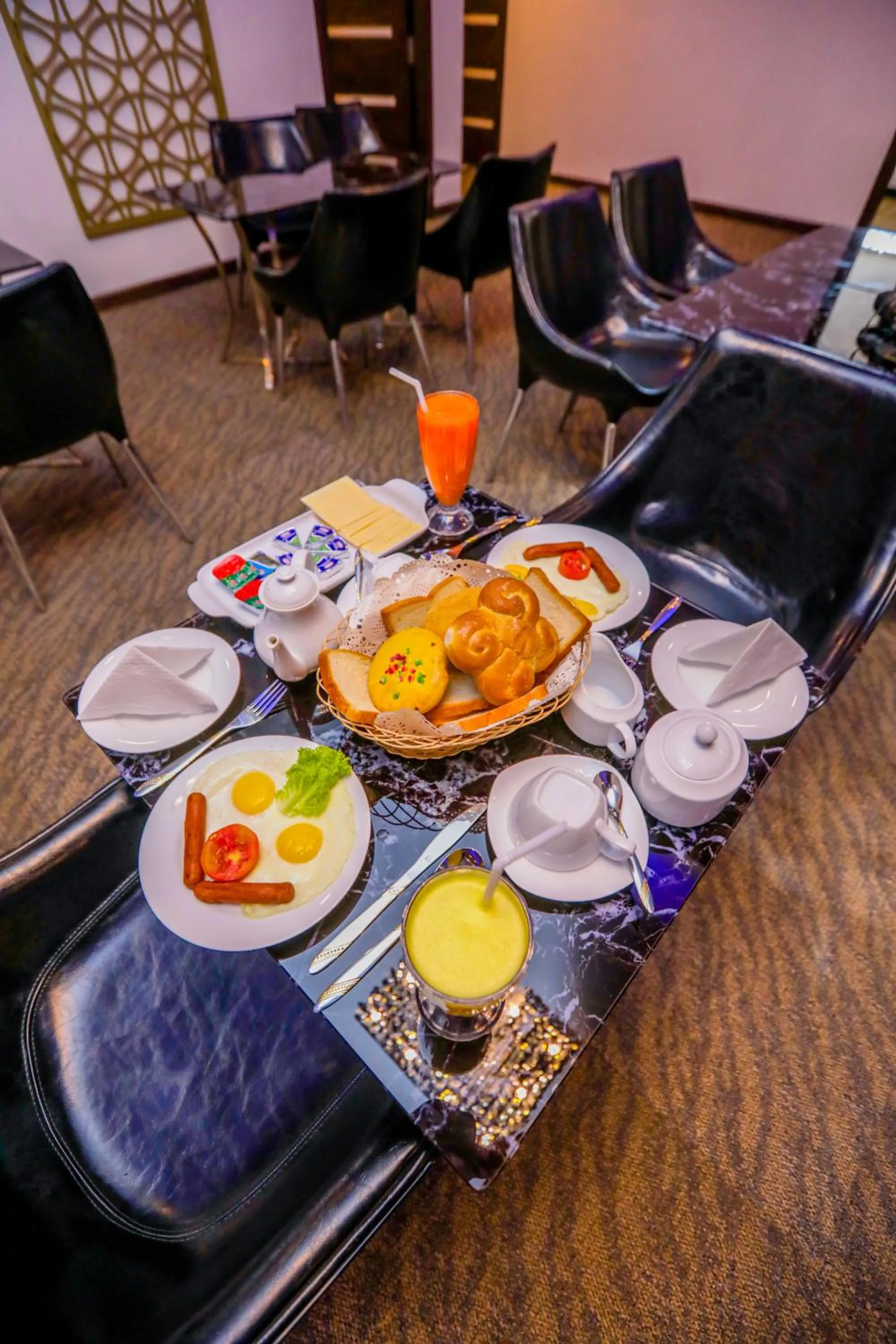 Breakfast in Huddle