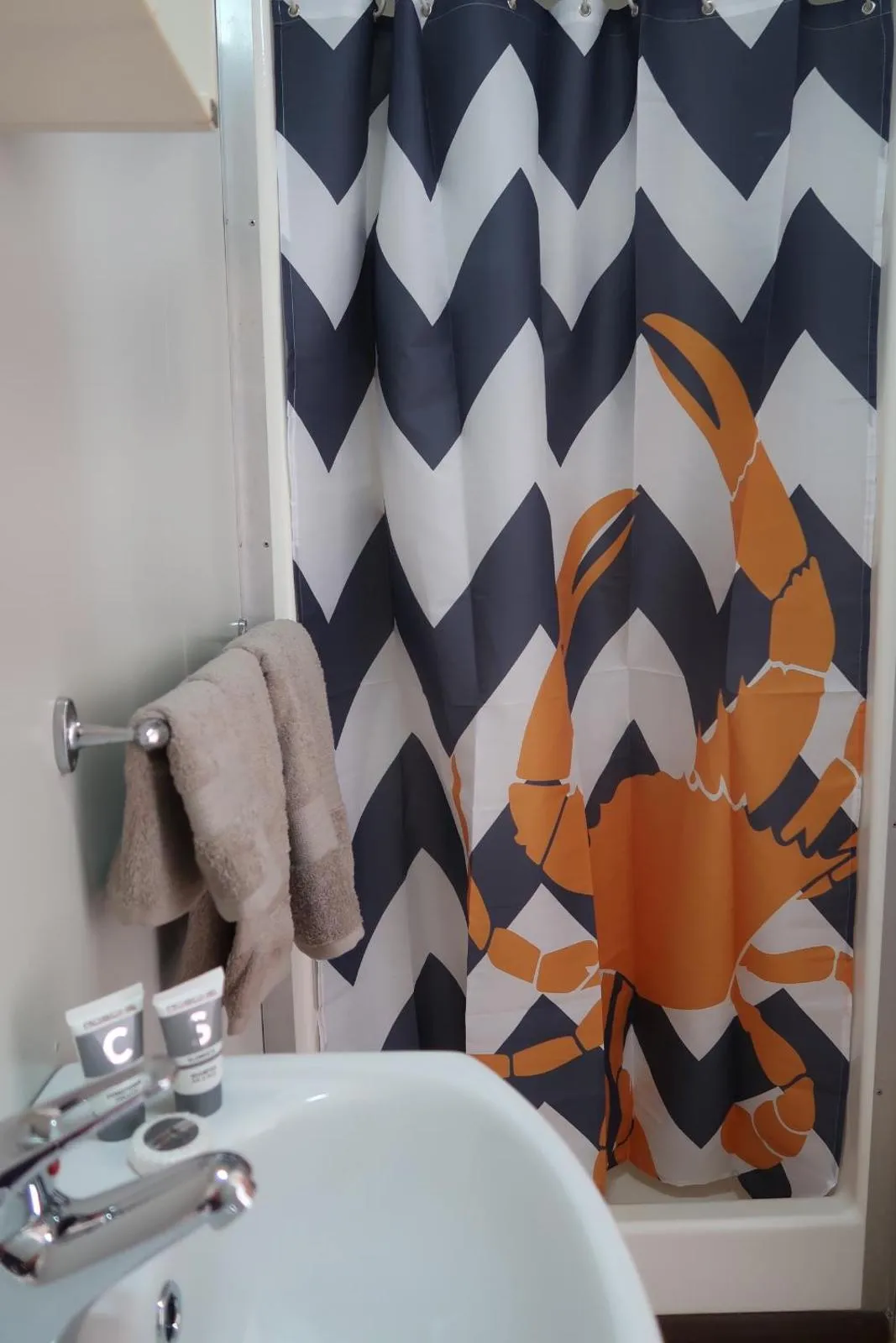 Shower in Mud Crab Motel