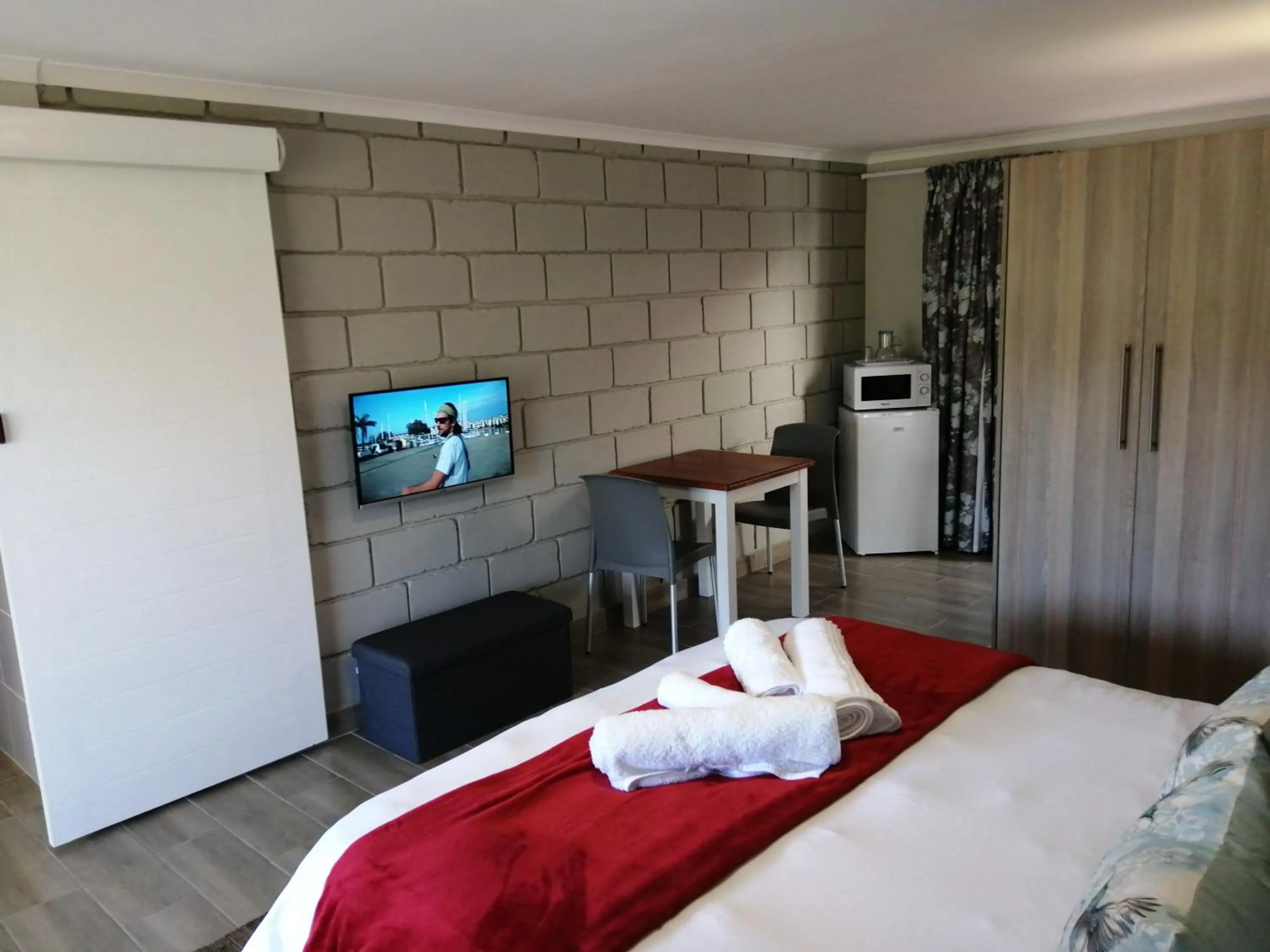 Photo of the whole room, Bed in Farm View Guest House