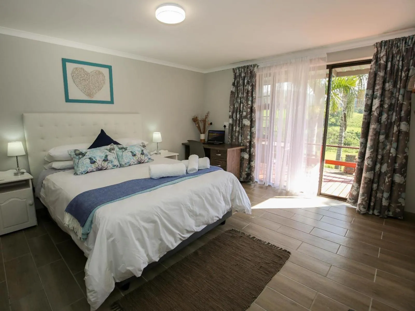 Bedroom, Bed in Farm View Guest House