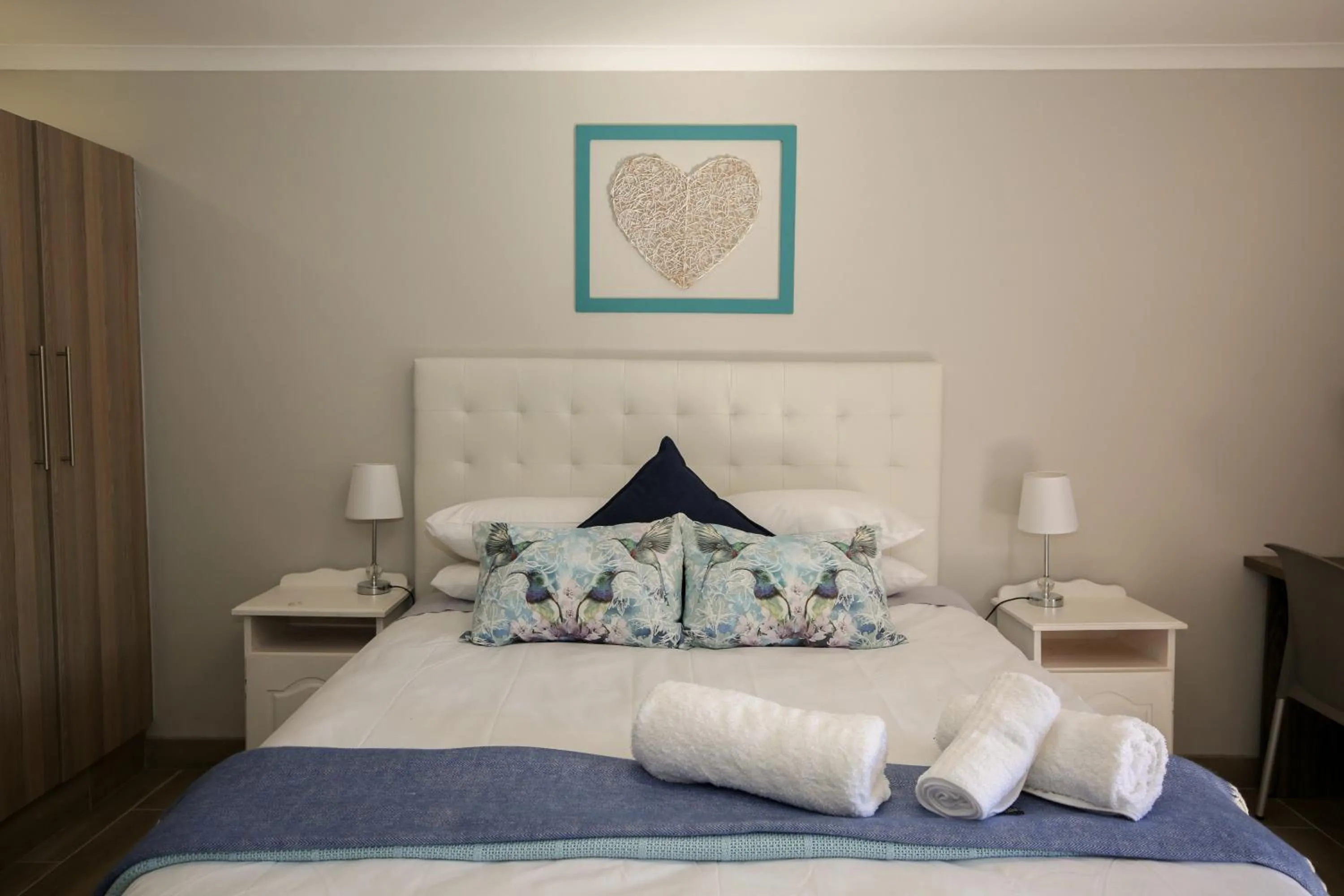 Bedroom, Bed in Farm View Guest House