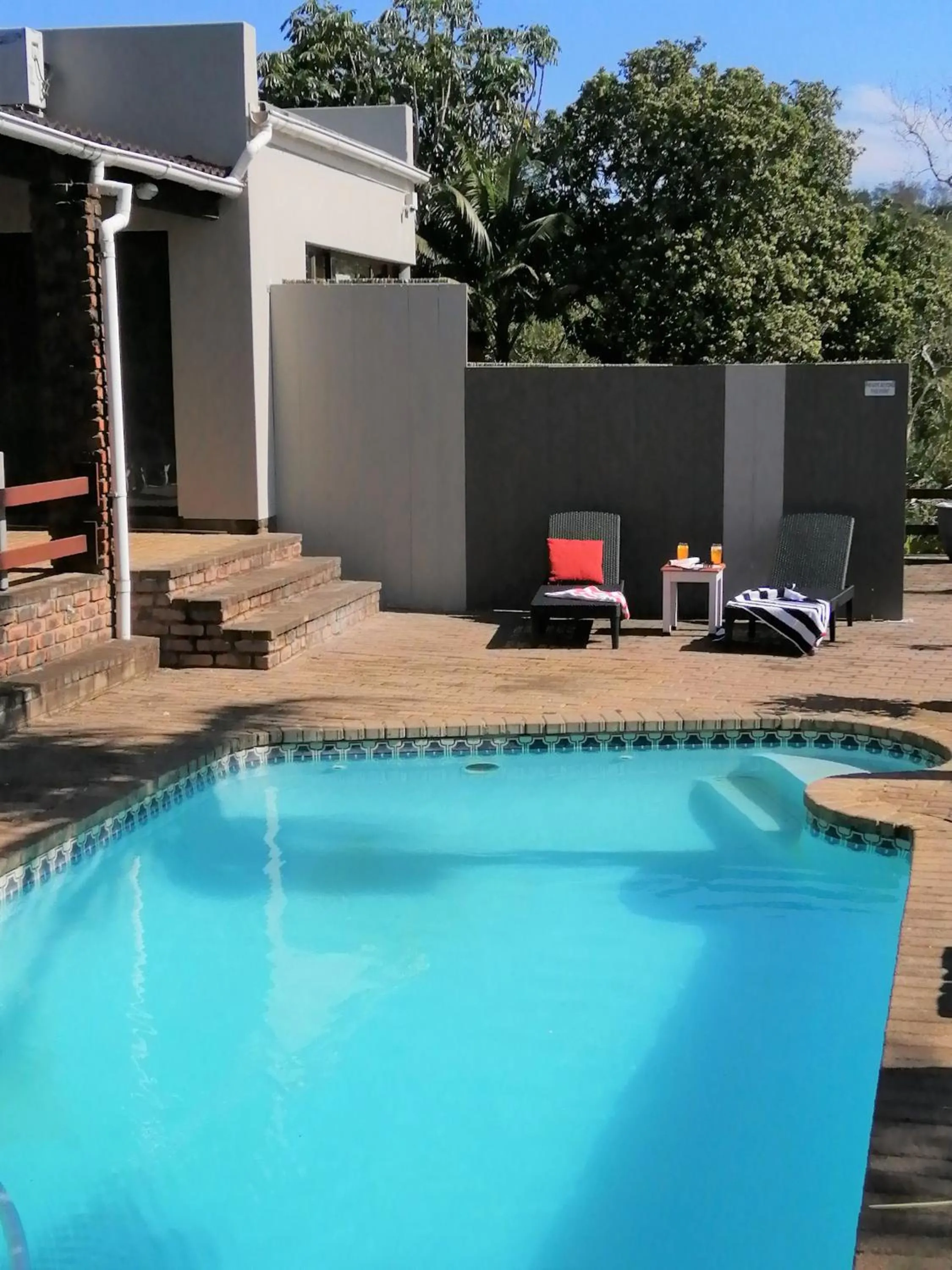 Swimming pool in Farm View Guest House