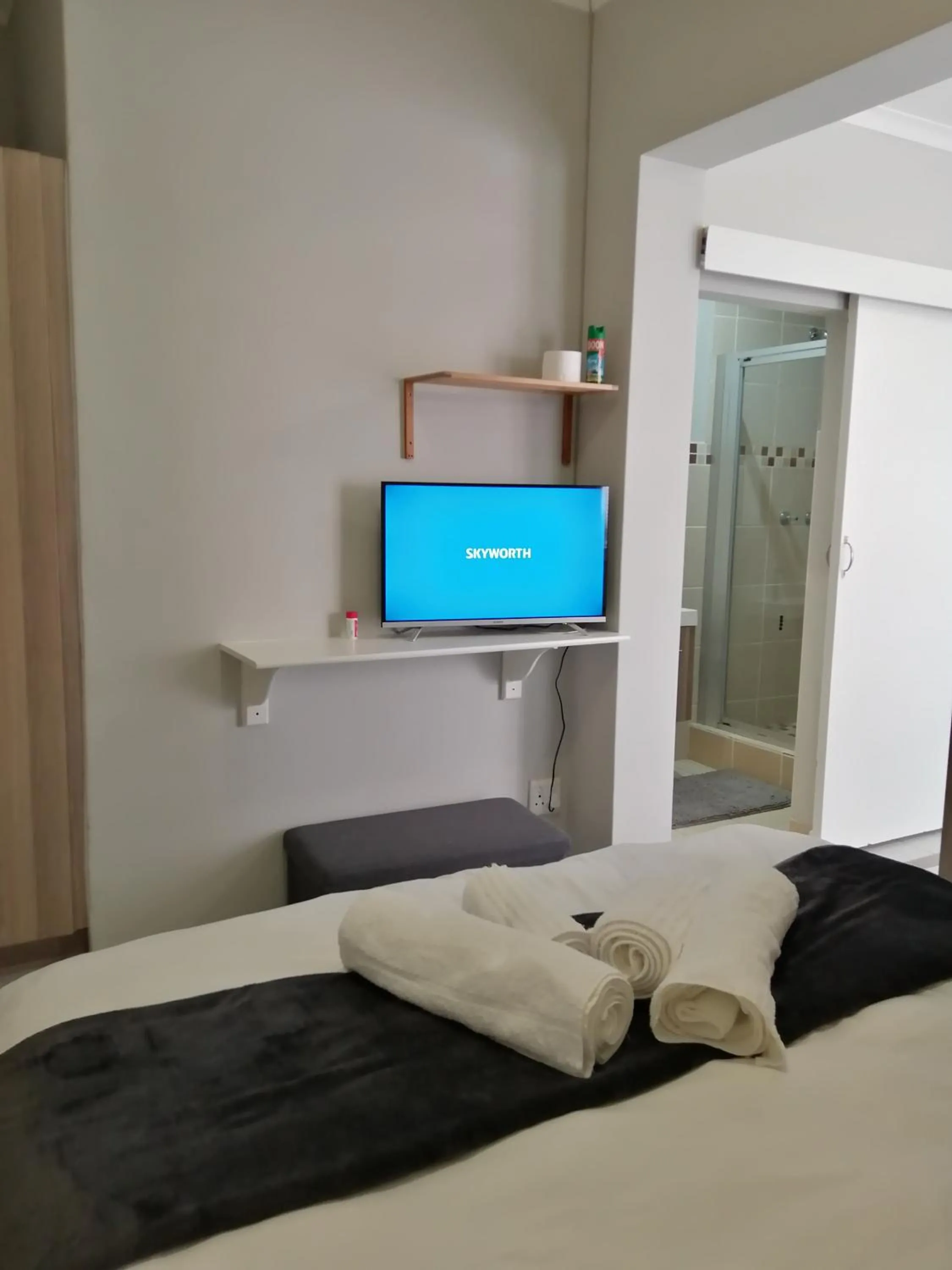 TV and multimedia, Bed in Farm View Guest House