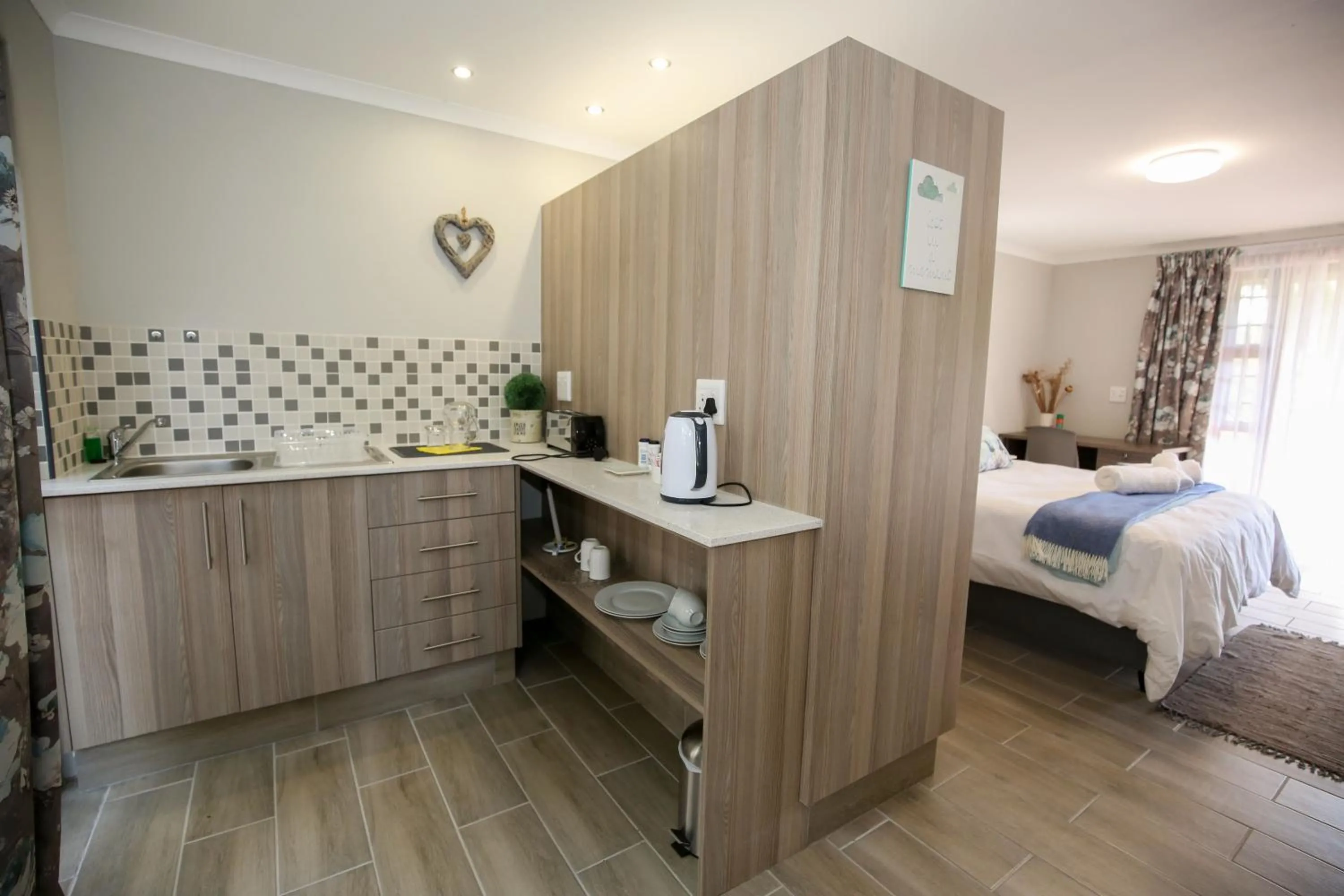 Kitchen or kitchenette, Bed in Farm View Guest House