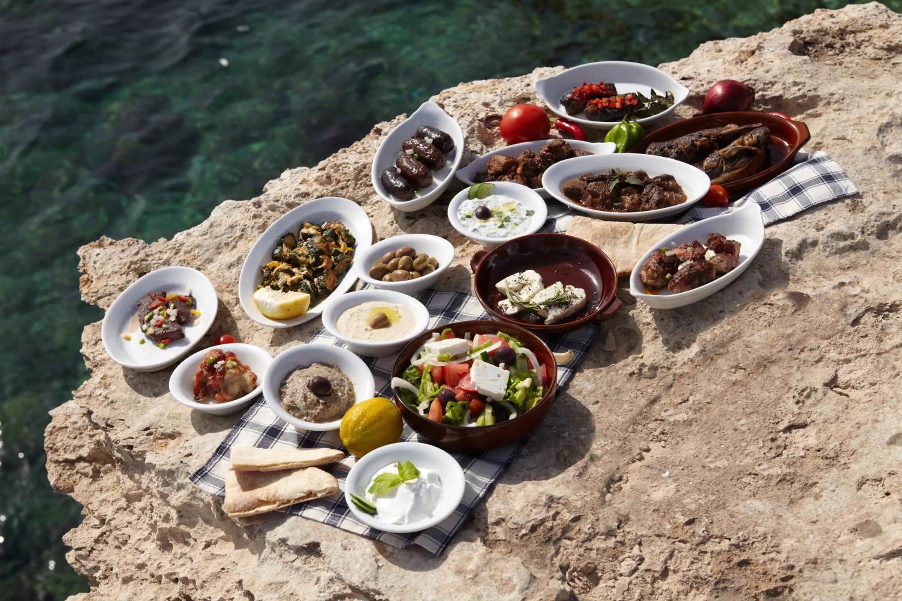 Food in Melpo Antia Hotel & Suites