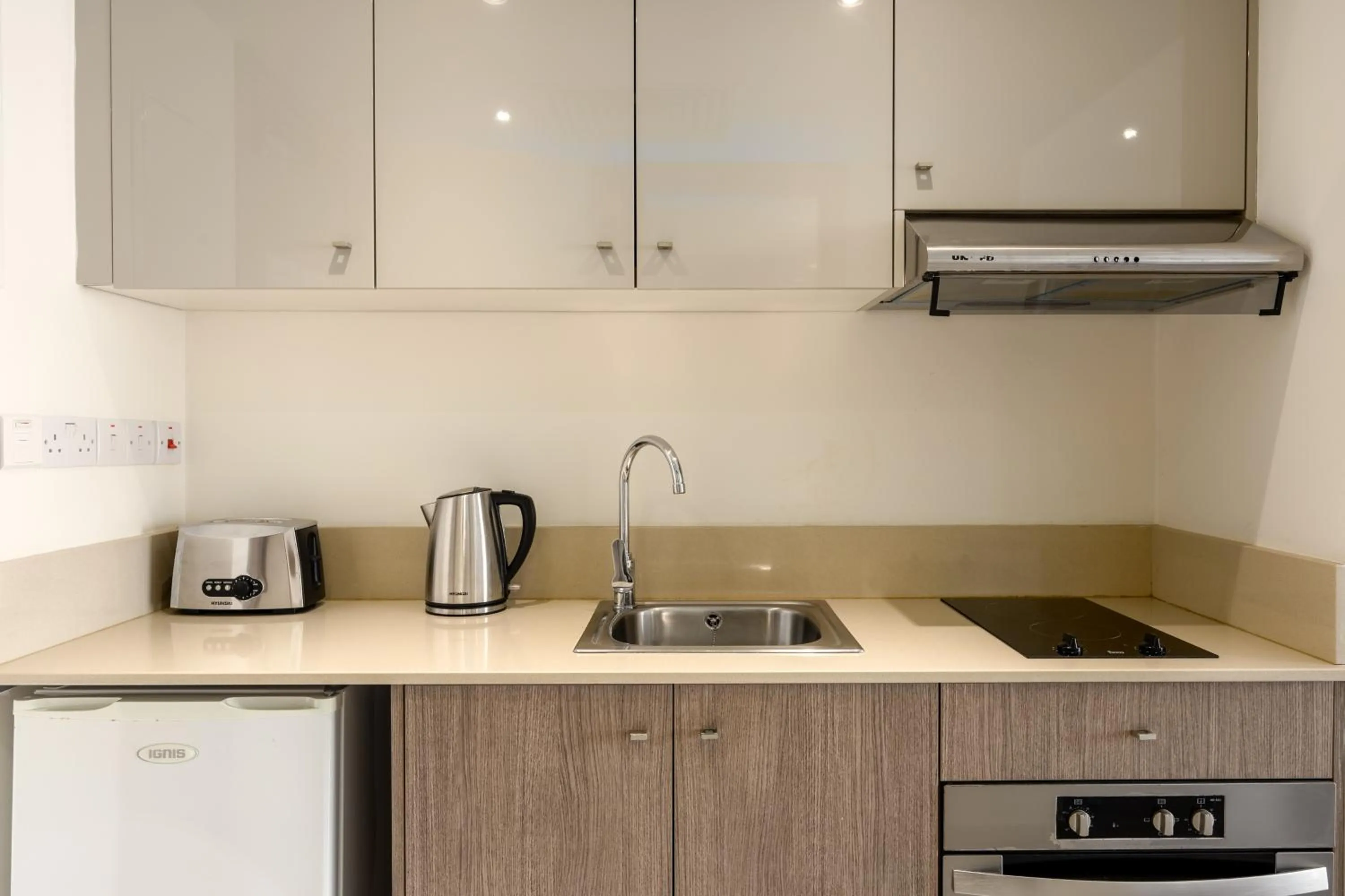 Coffee/tea facilities in Melpo Antia Hotel & Suites