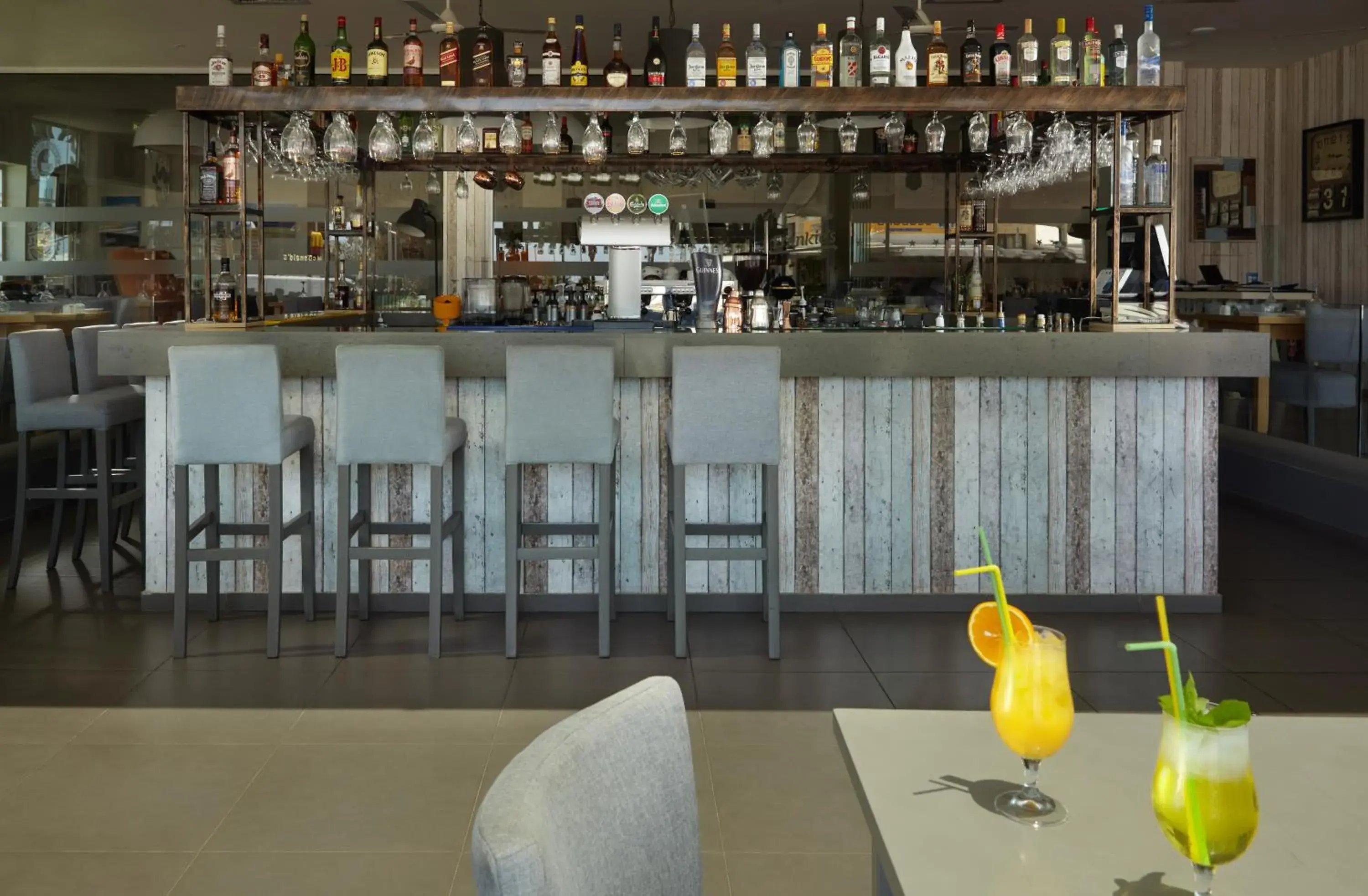 Restaurant/places to eat in Melpo Antia Hotel & Suites Restaurant/places to eat in Melpo Antia Hotel & Suites