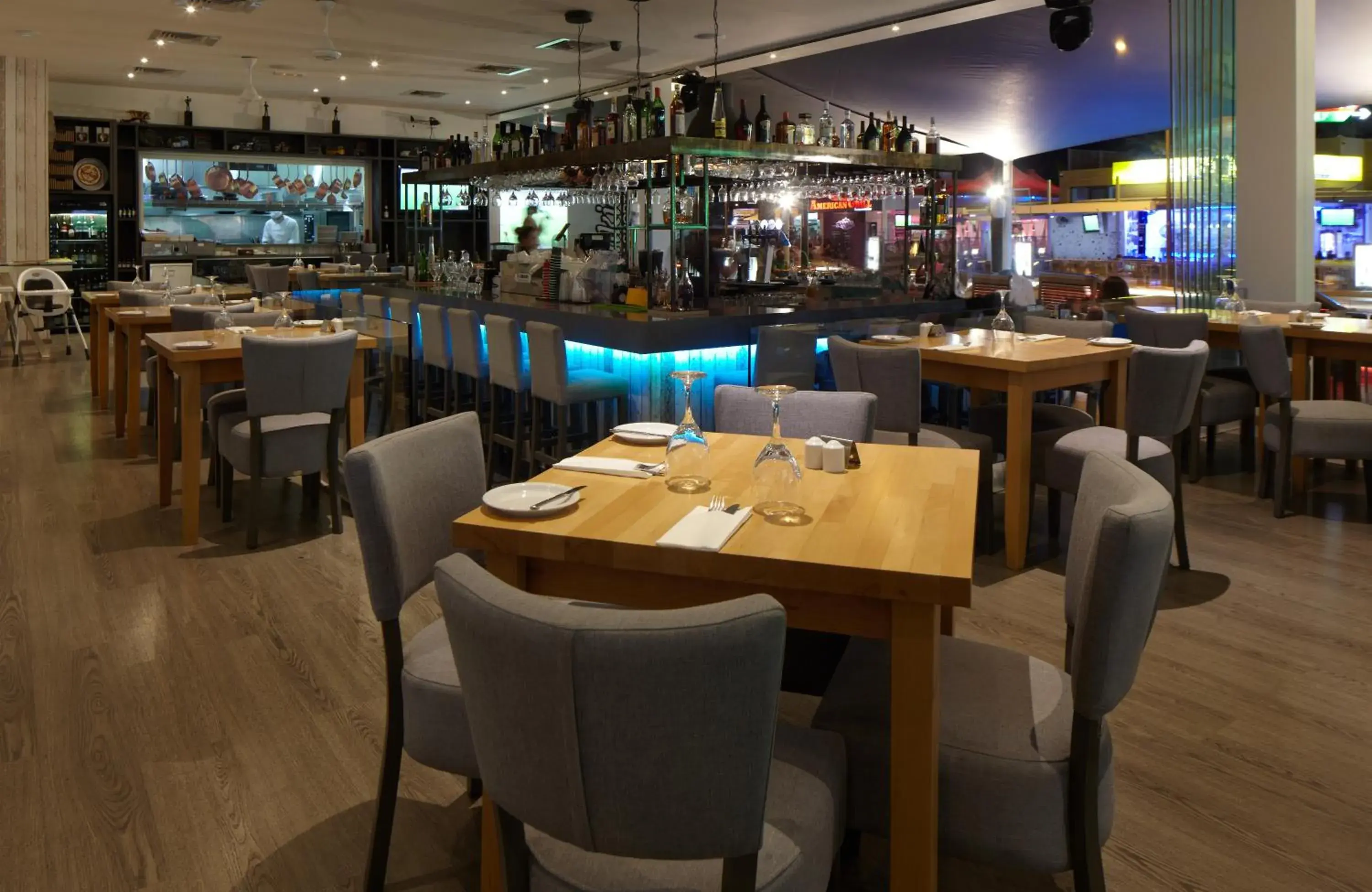 Restaurant/places to eat in Melpo Antia Hotel & Suites Restaurant/places to eat in Melpo Antia Hotel & Suites