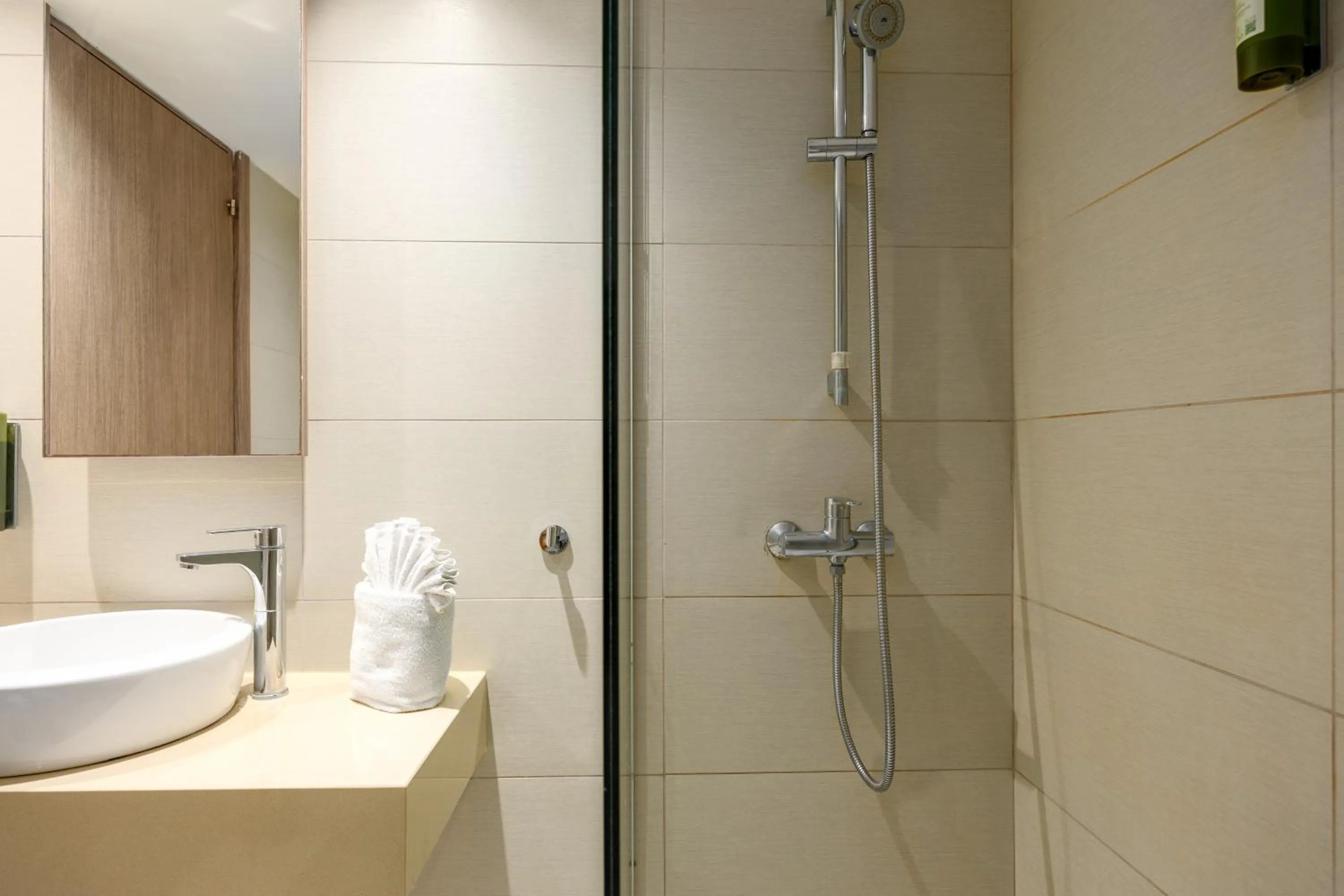Shower in Melpo Antia Hotel & Suites