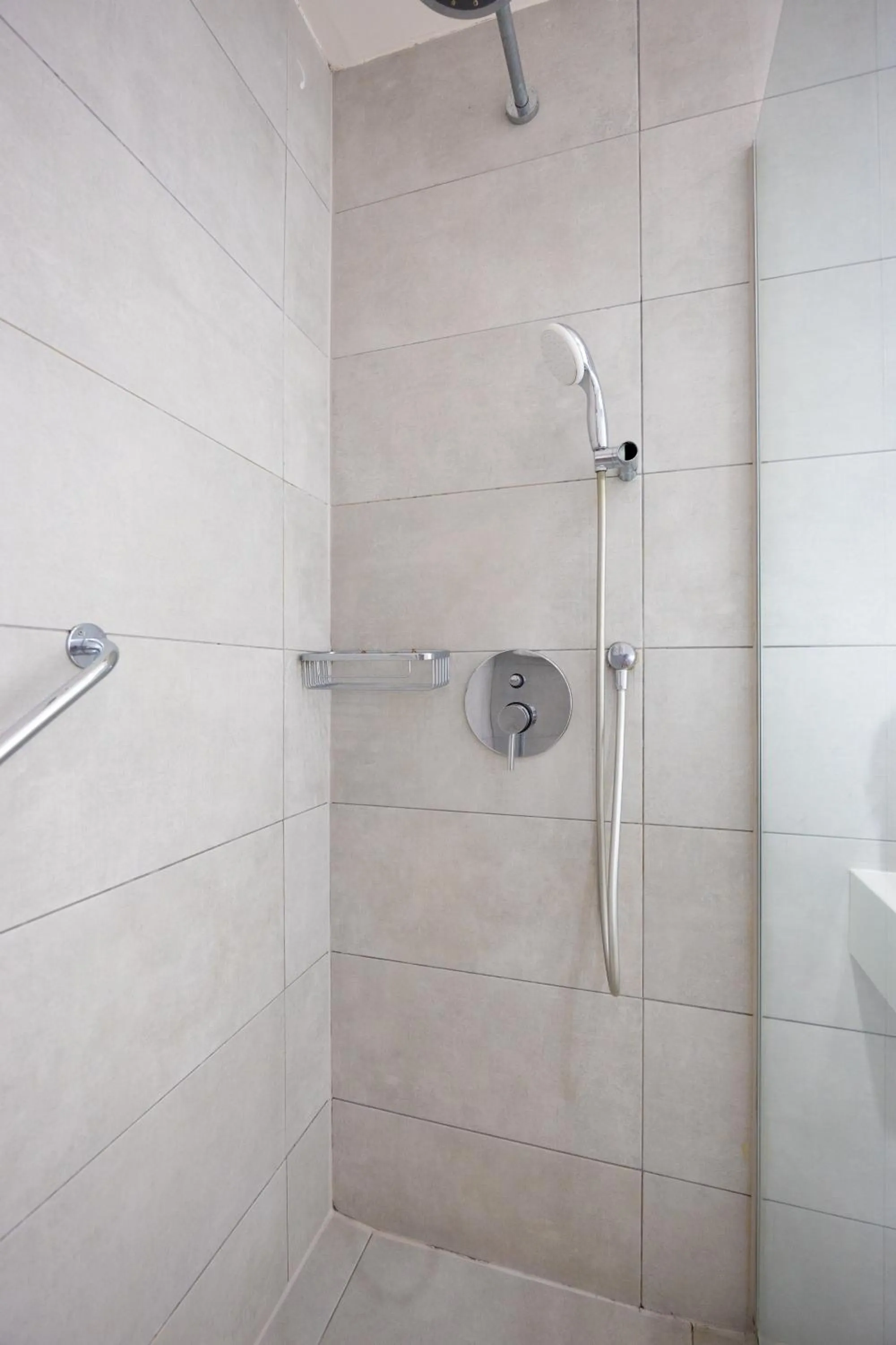 Shower in Melpo Antia Hotel & Suites
