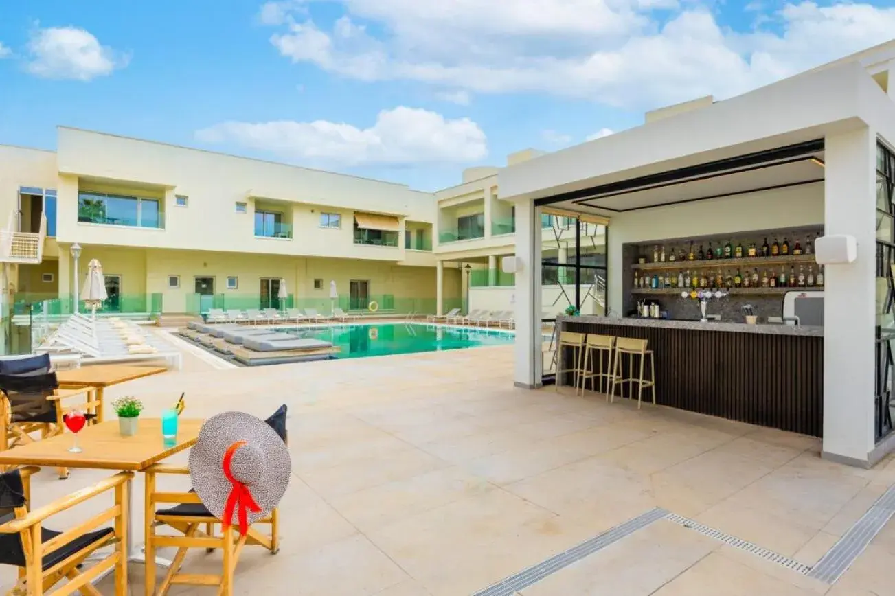 Swimming pool in Melpo Antia Hotel & Suites Swimming pool in Melpo Antia Hotel & Suites