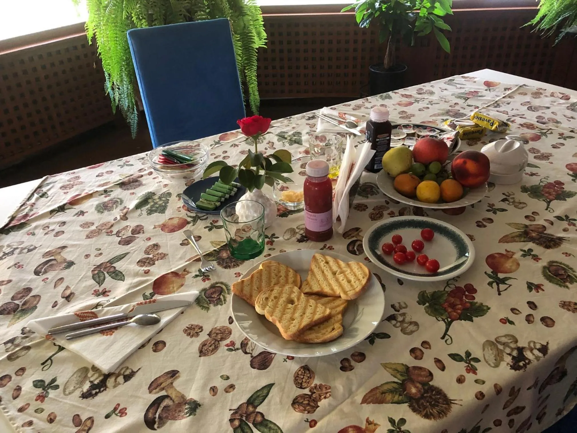 Breakfast in B & B Chic