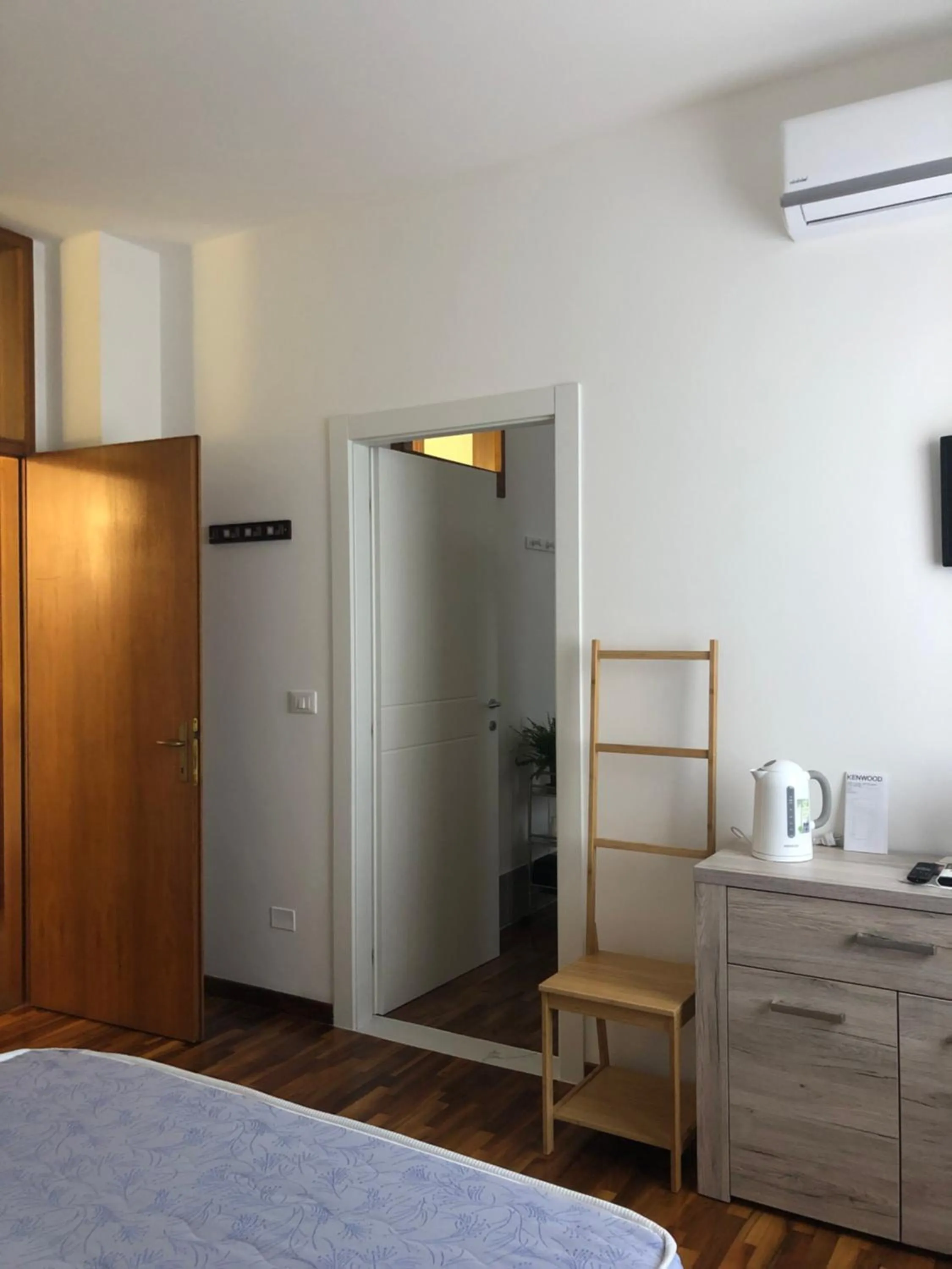 Photo of the whole room, Bed in B & B Chic