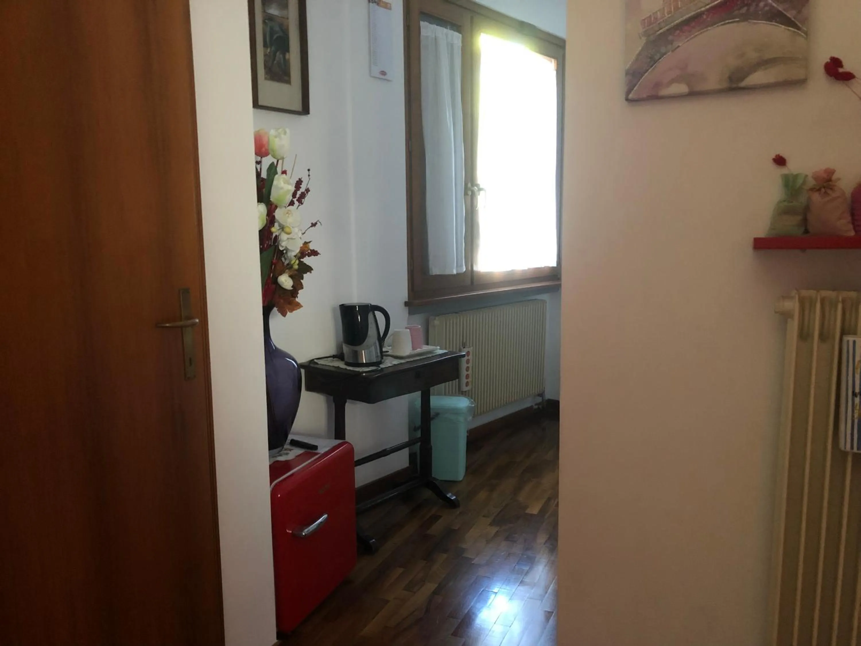 Photo of the whole room in B & B Chic