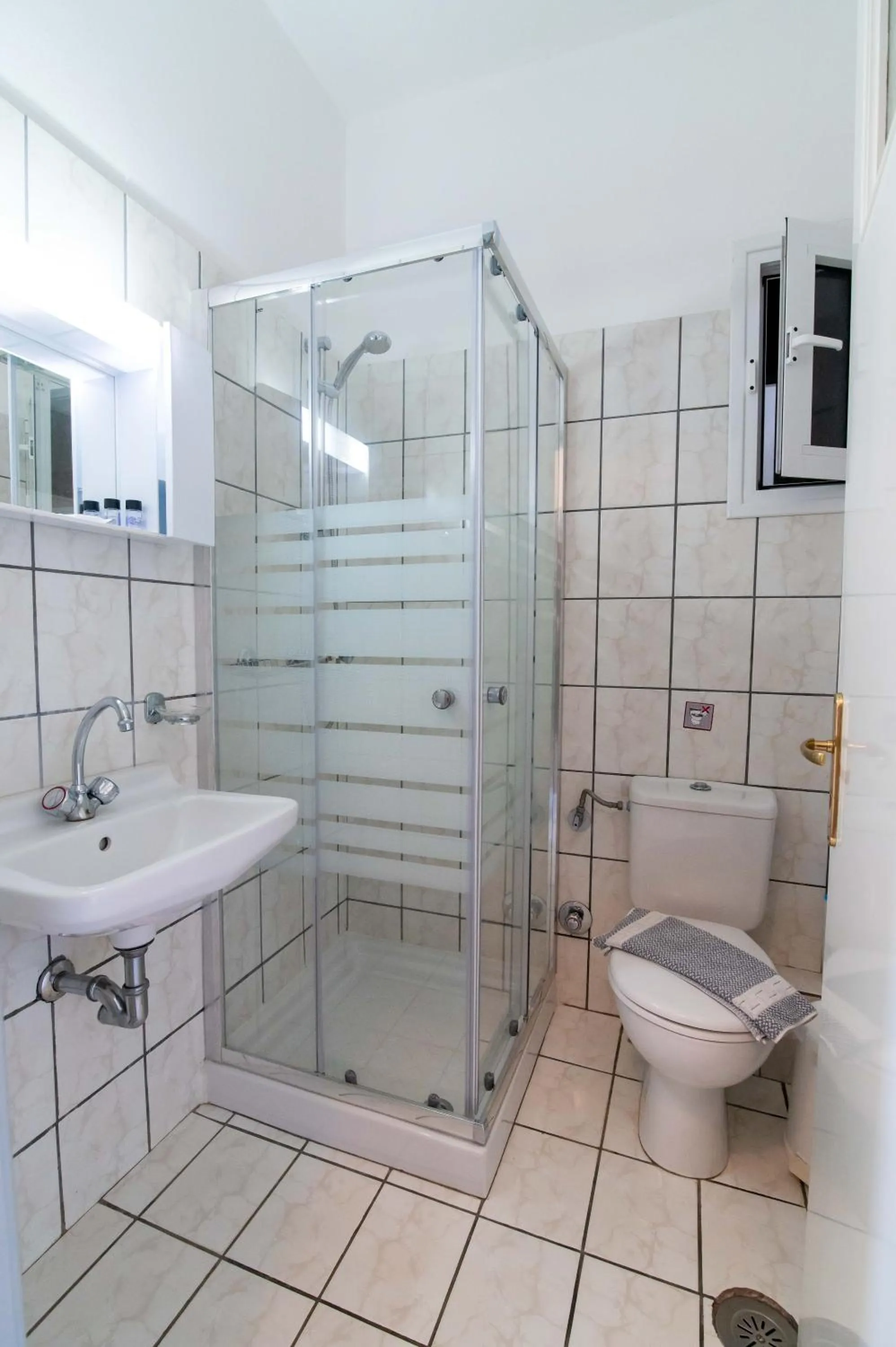 Bathroom in Iraklis Hotel