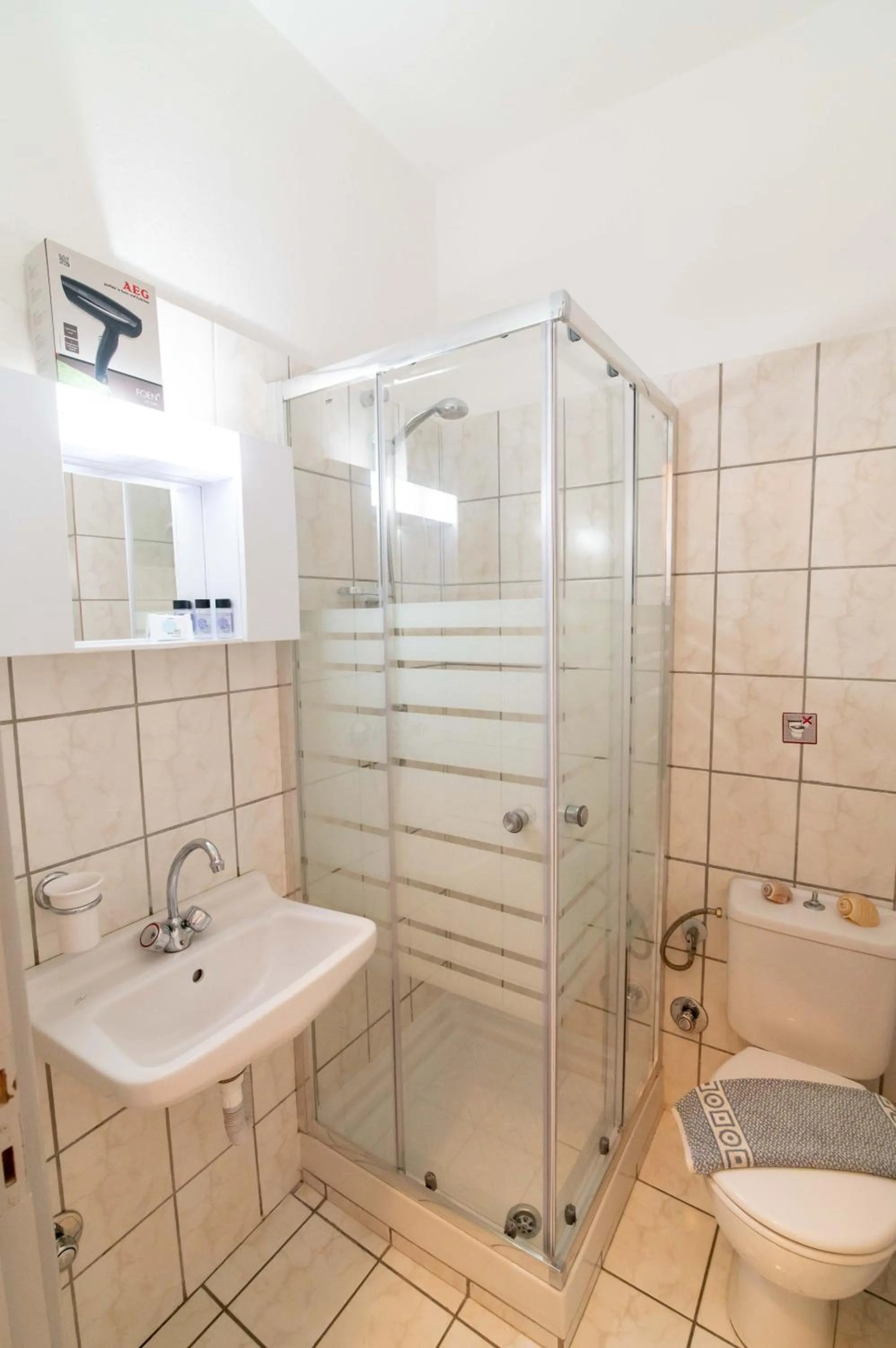 Bathroom in Iraklis Hotel