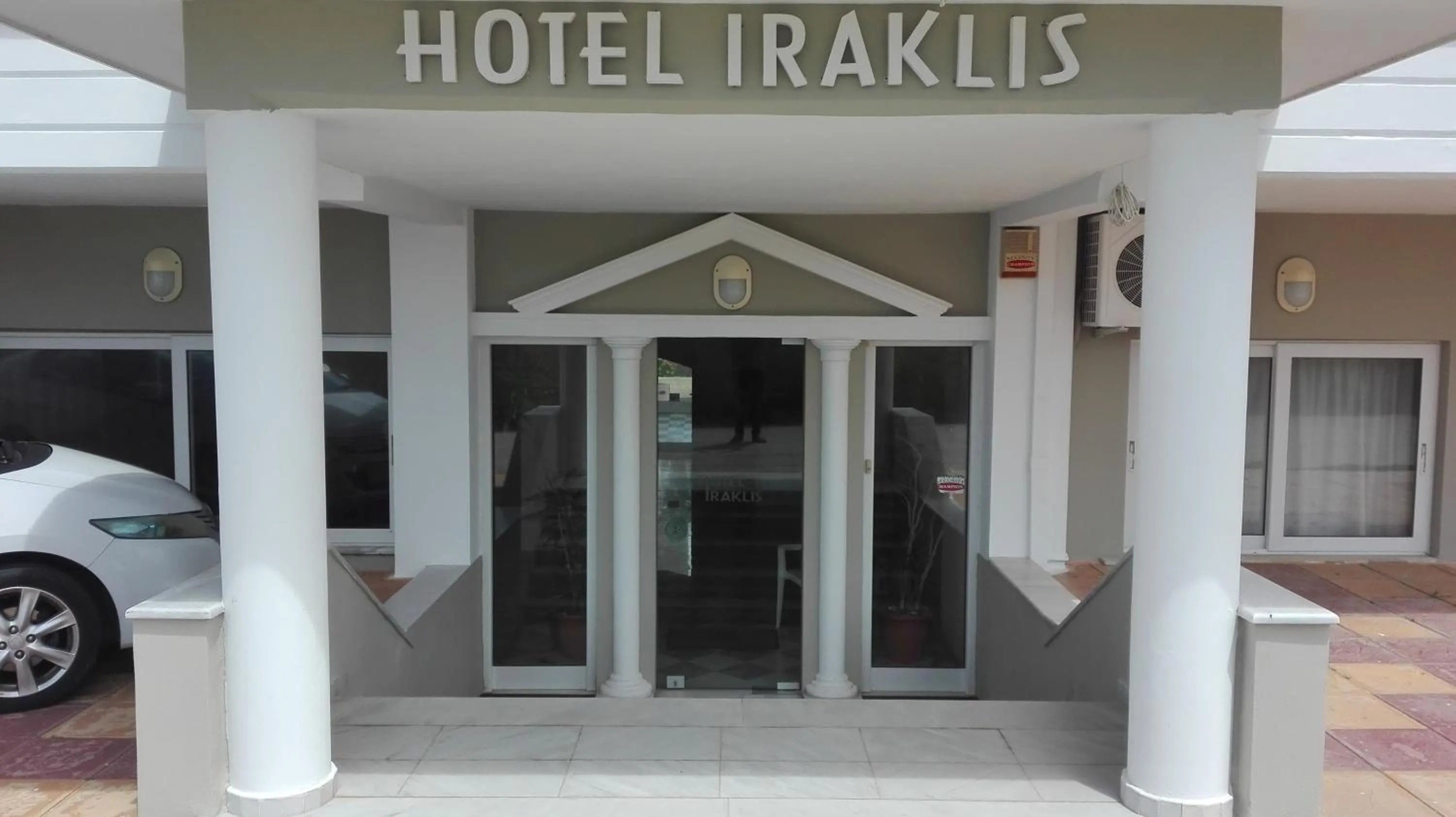 Facade/entrance in Iraklis Hotel