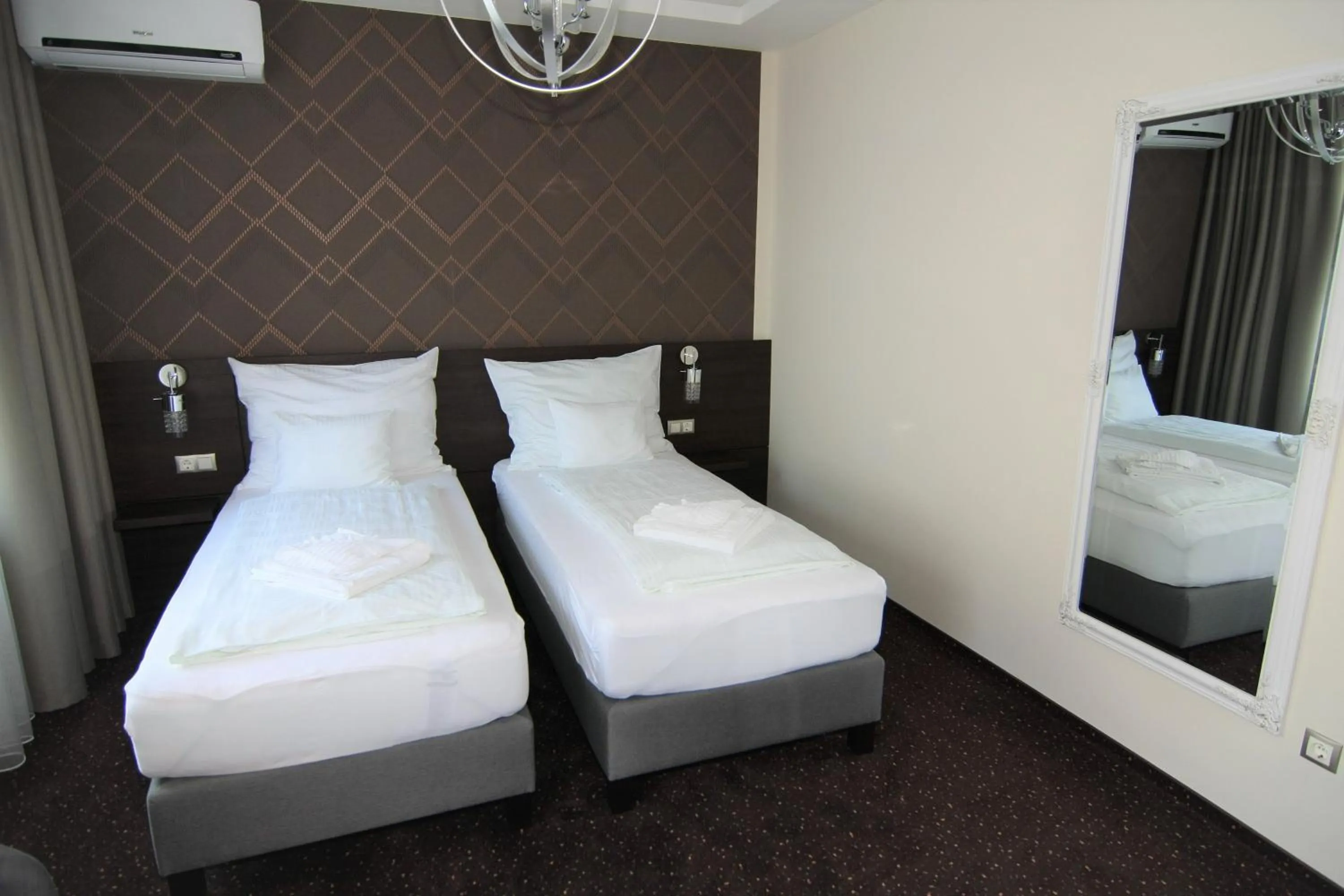 Bedroom, Bed in Vácz Hotel