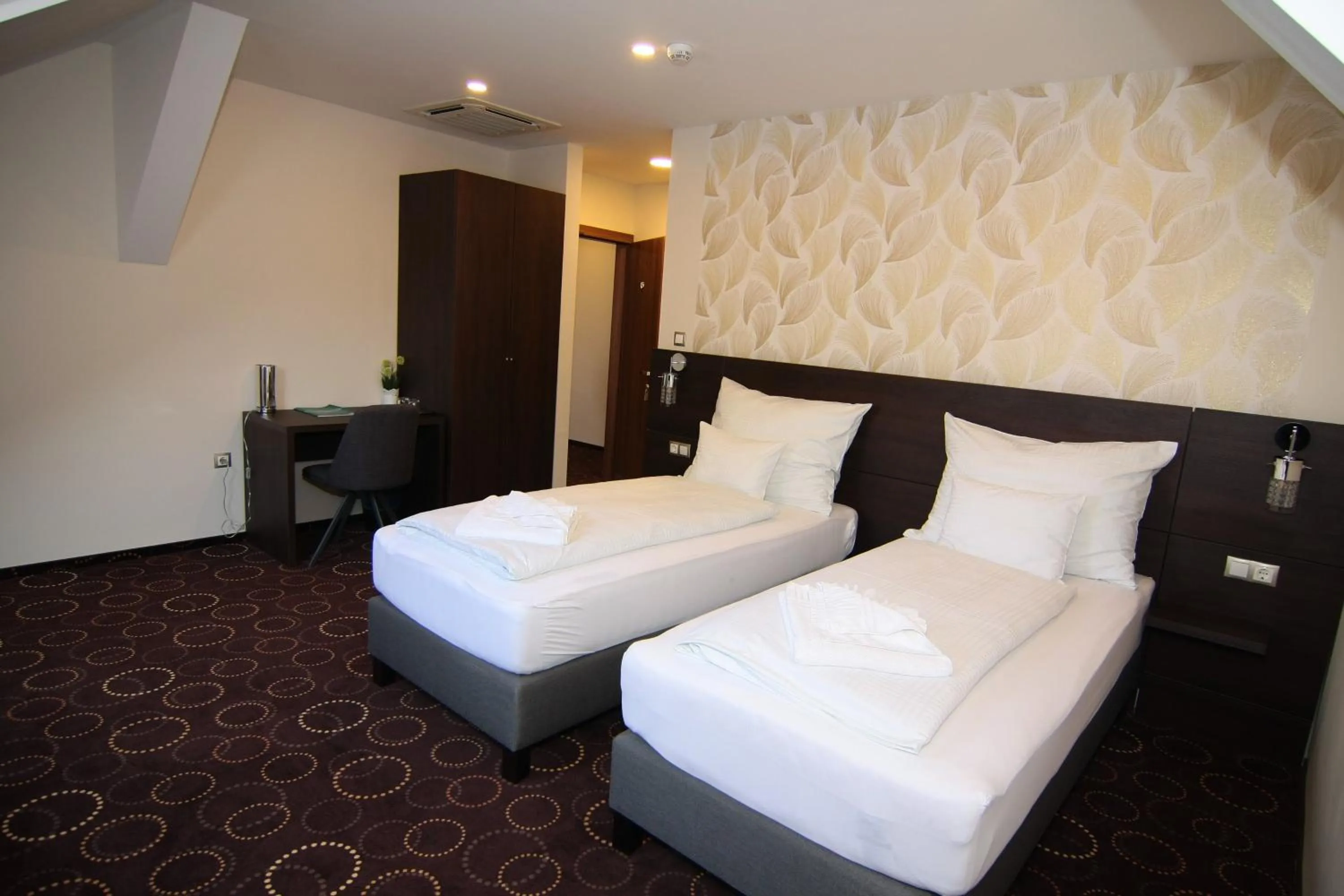 Bedroom, Bed in Vácz Hotel