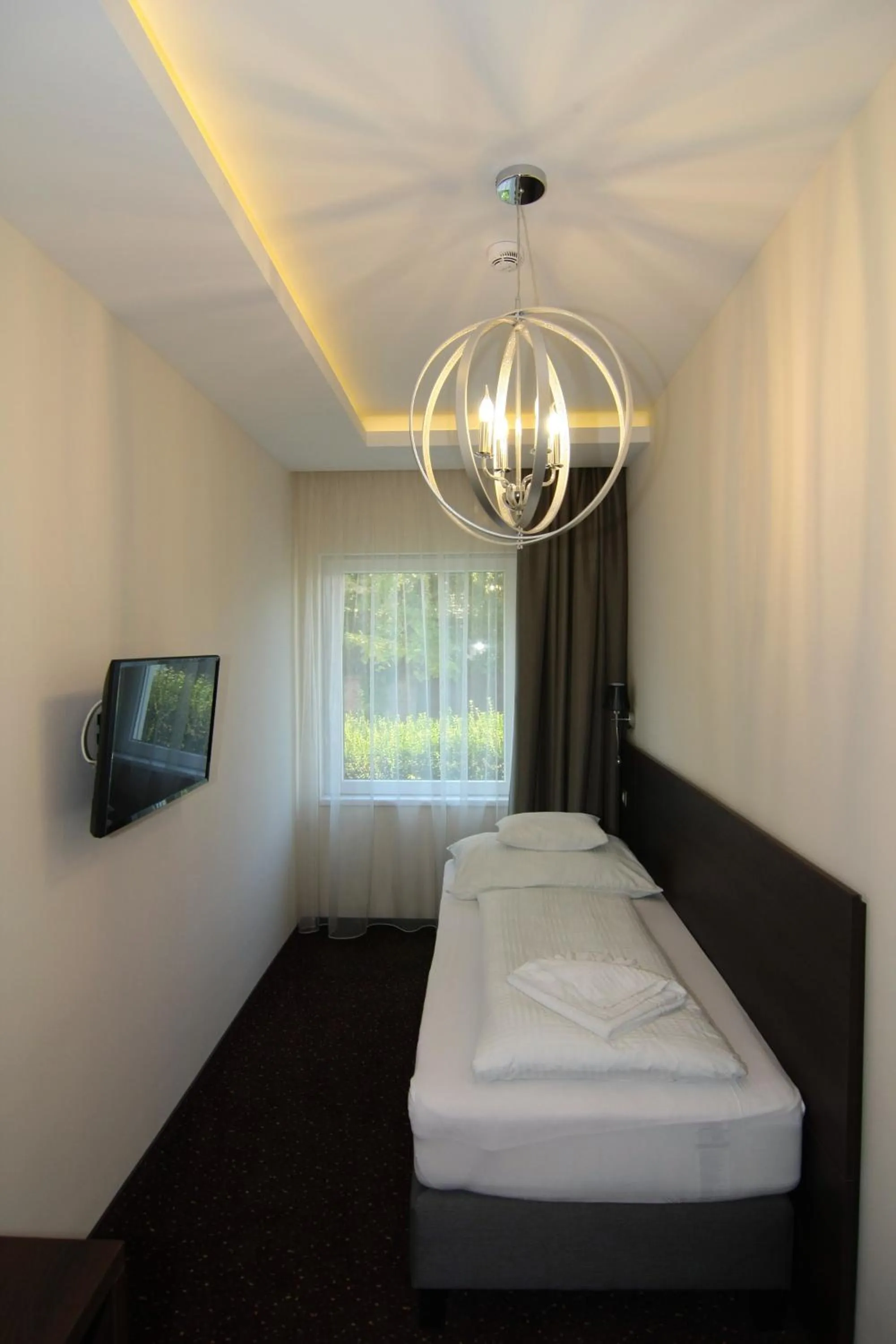 Photo of the whole room, Bed in Vácz Hotel