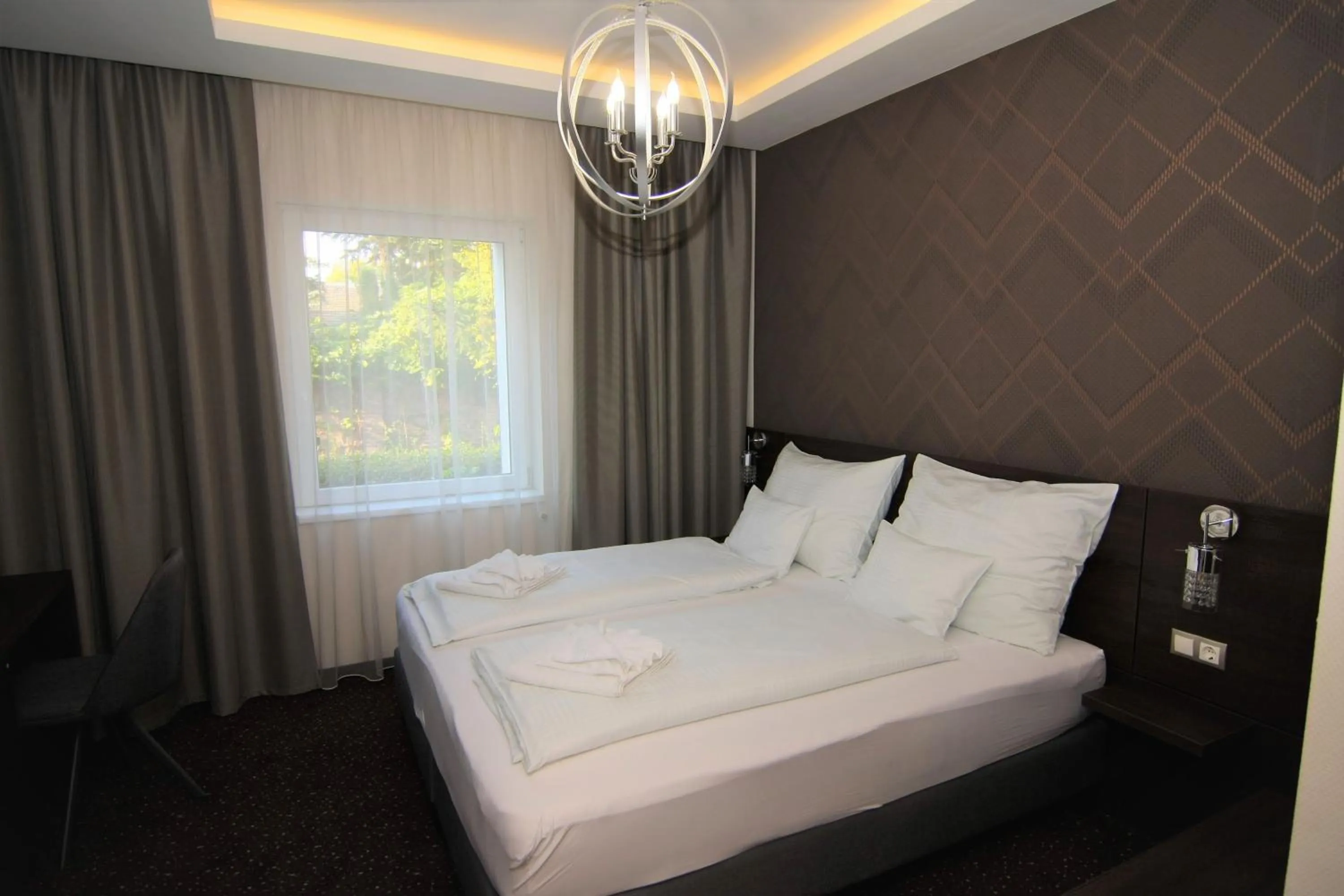 Photo of the whole room, Bed in Vácz Hotel