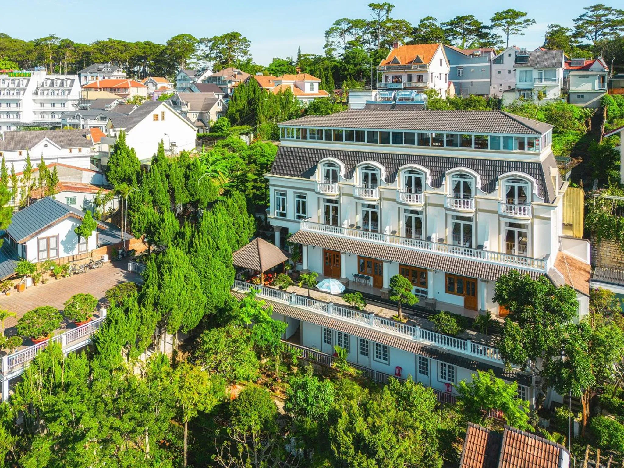 Property building in Dieu Thong Hotel