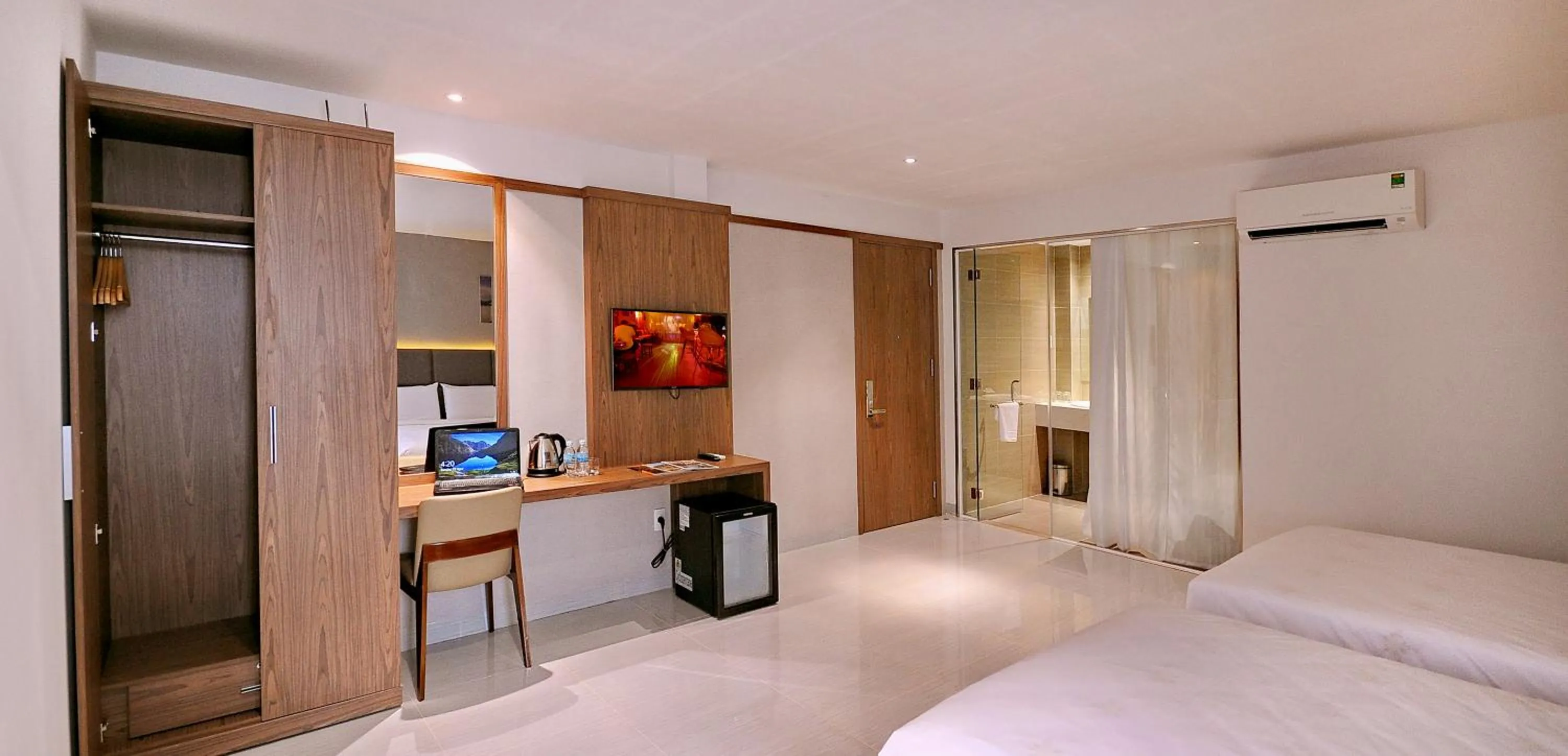 Communal lounge/ TV room, Bed in For You Hotel