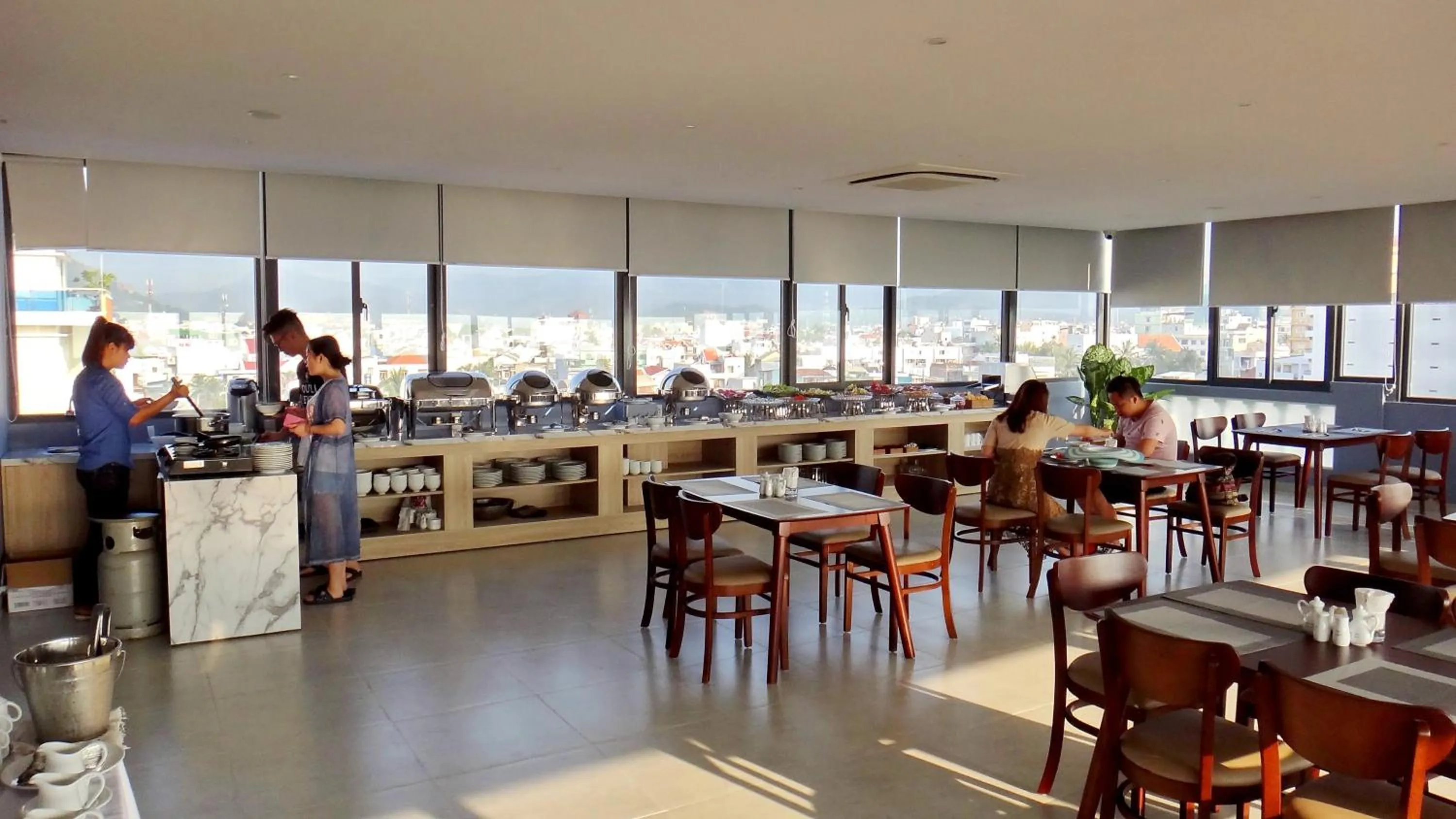 Restaurant/places to eat in For You Hotel