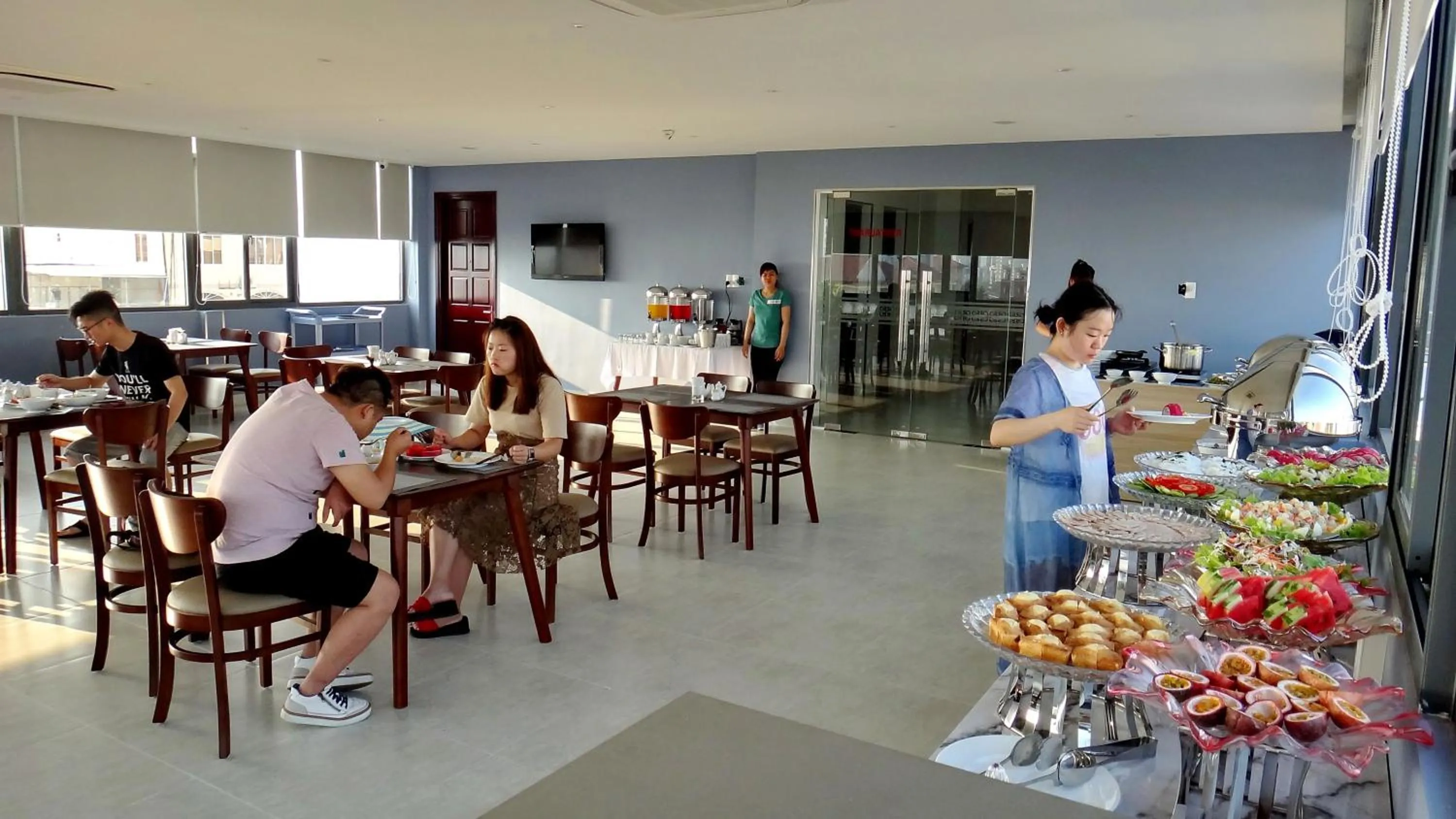 Restaurant/places to eat in For You Hotel