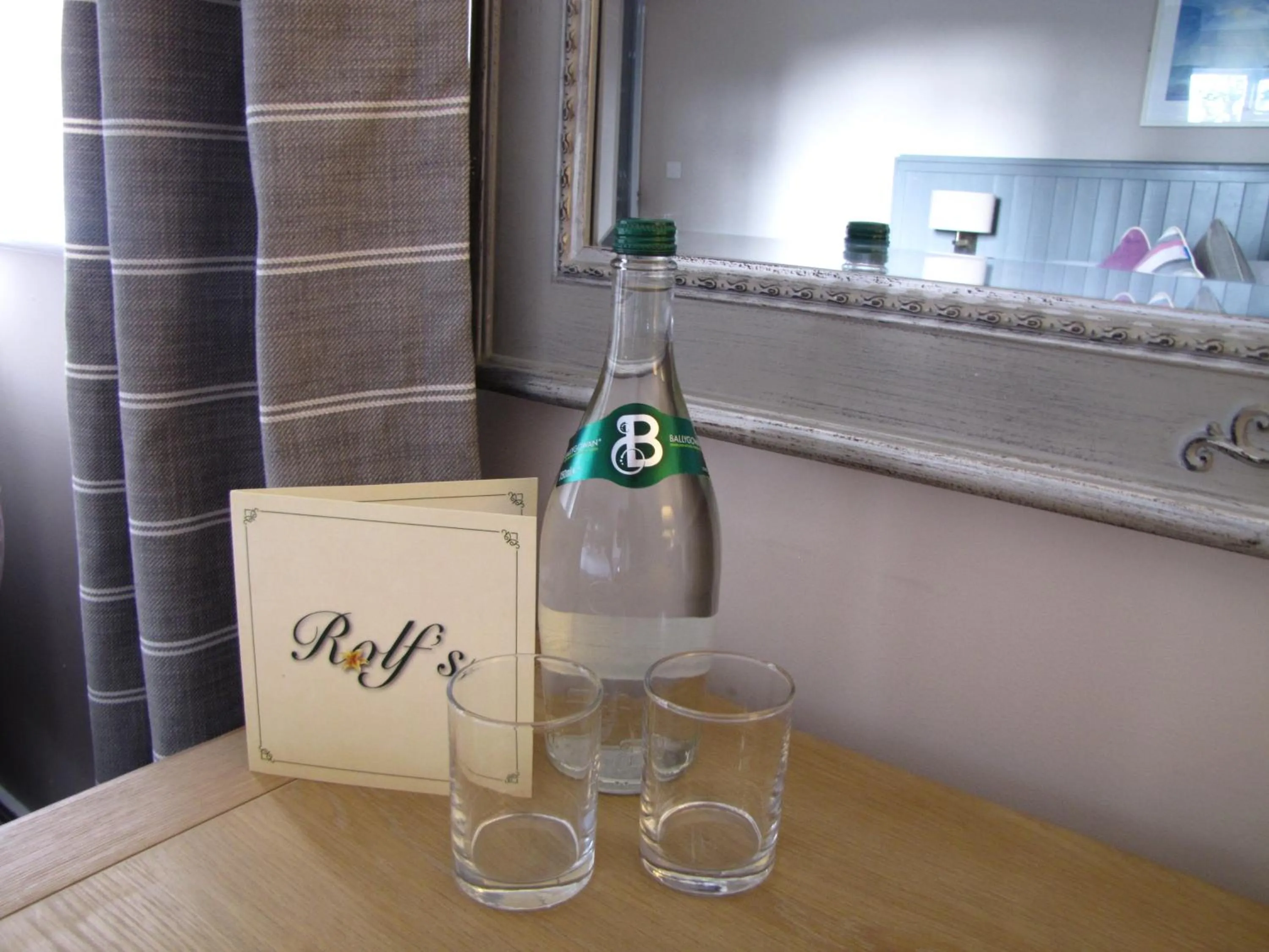 Drinks in Rolfs Country House