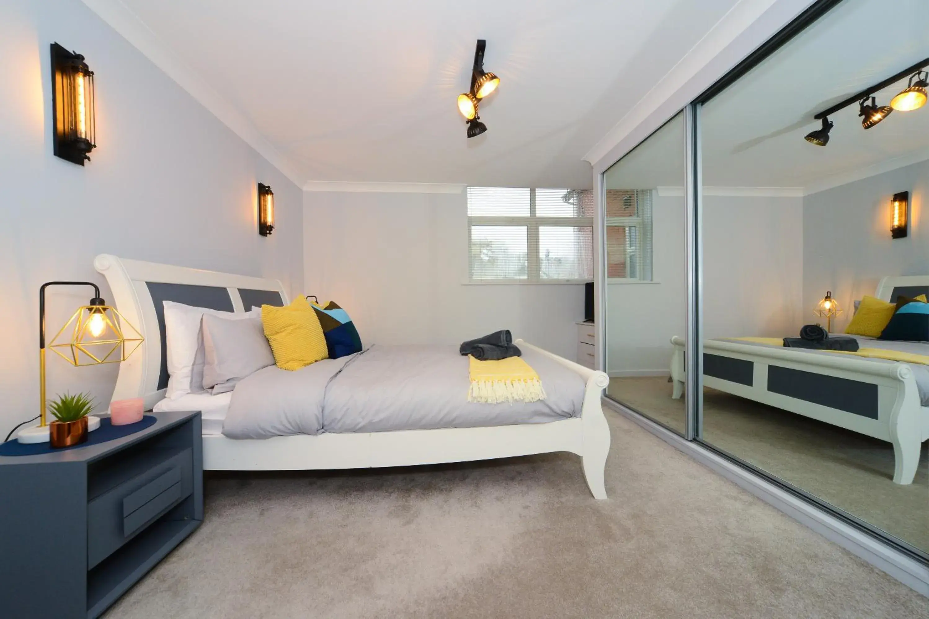 Beautiful Apartment near Bournemouth, Poole & Sandbanks Beautiful Apartment near Bournemouth, Poole & Sandbanks