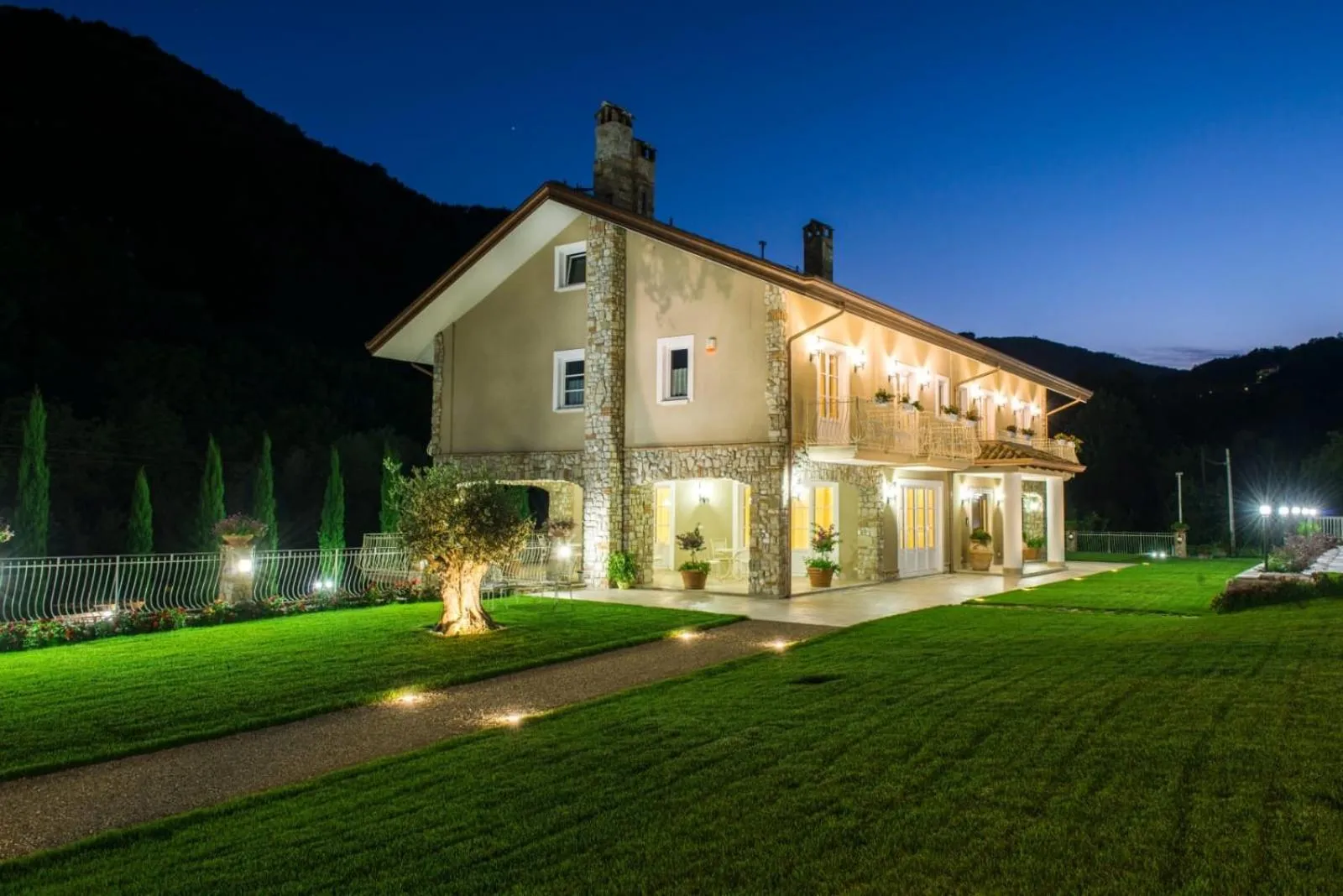 Property building in Maralè