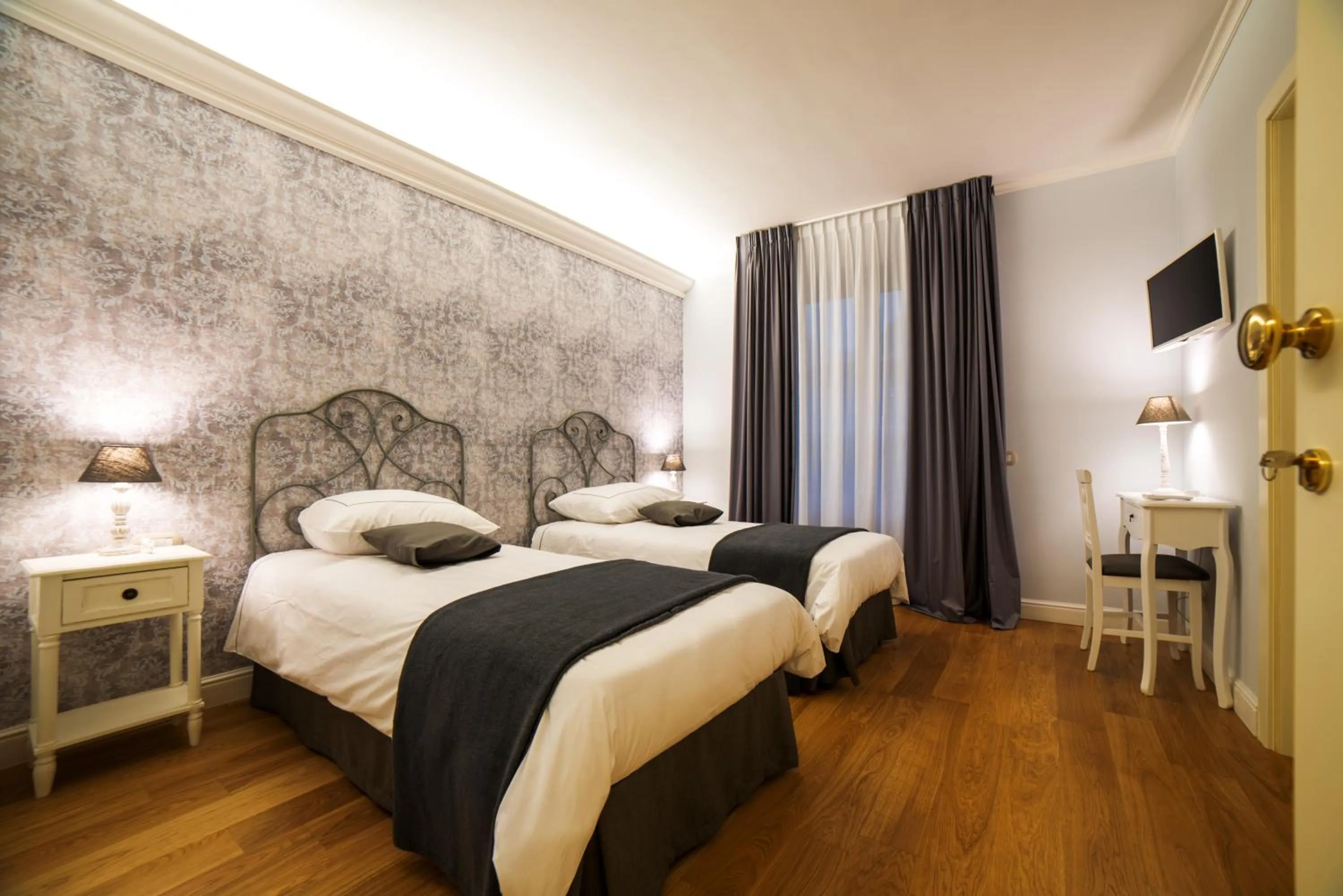 Photo of the whole room, Bed in Maralè