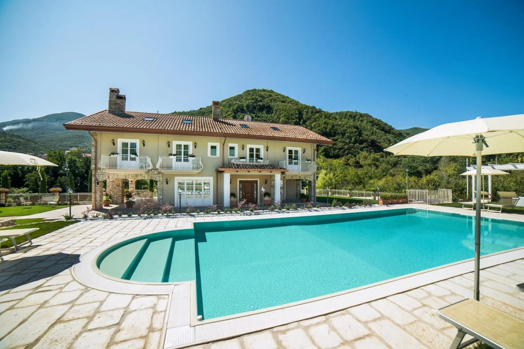 Swimming pool in Maralè