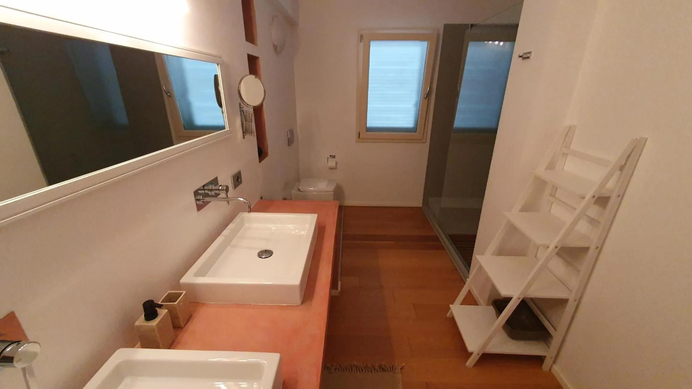 Shower in La Pecora Nera B&B