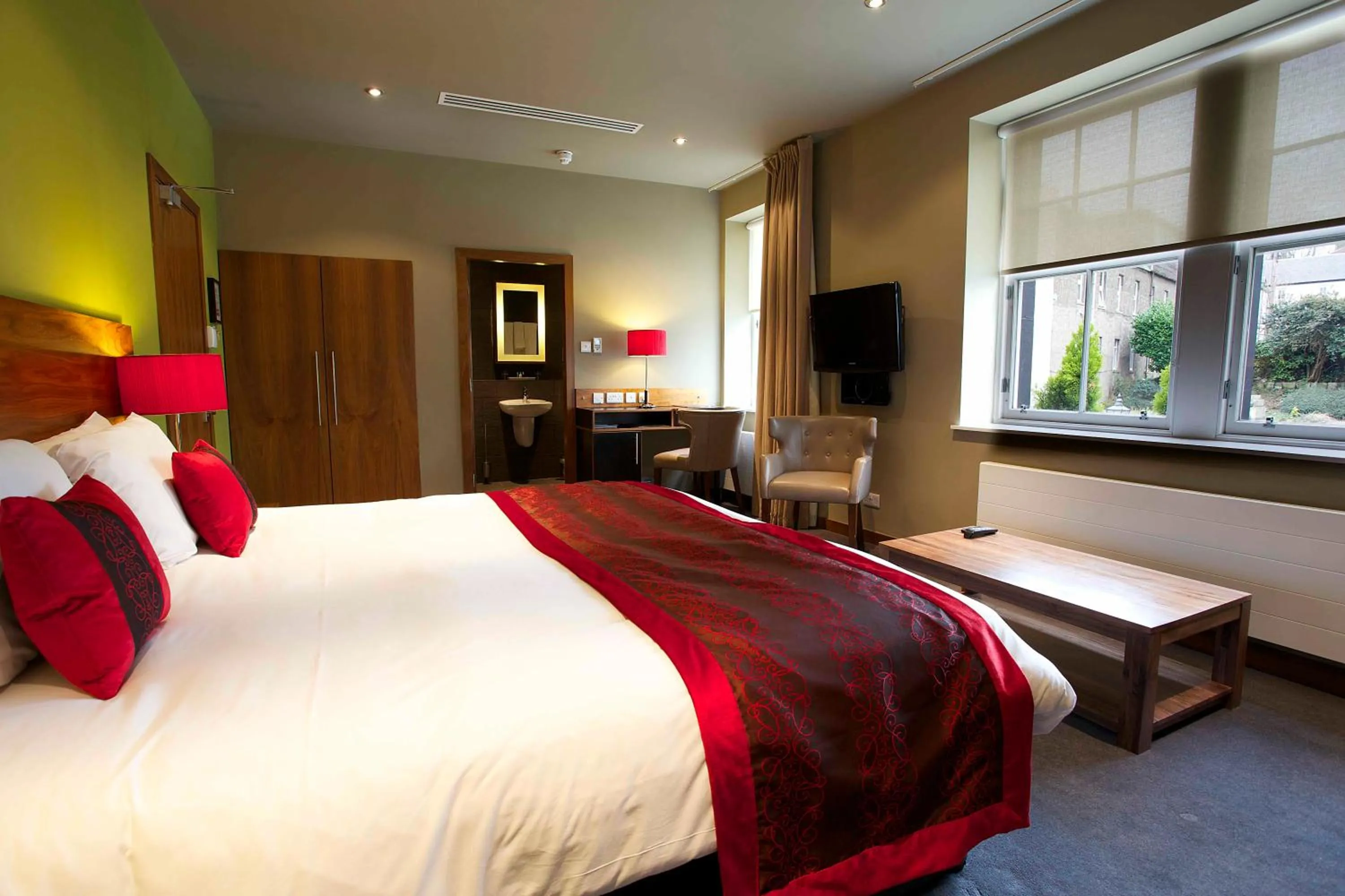 Photo of the whole room, Bed in Orocco Pier