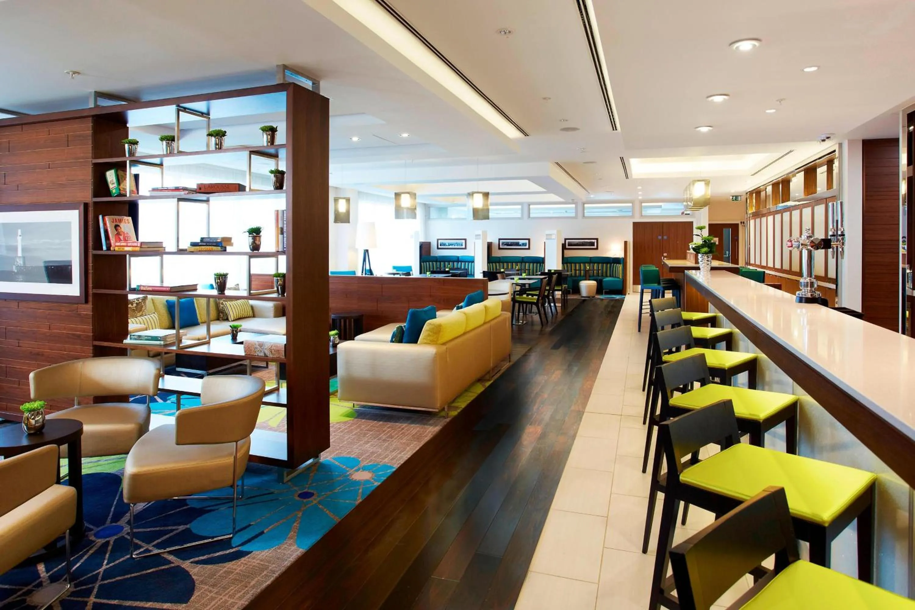 Lounge or bar in Courtyard by Marriott Aberdeen Airport
