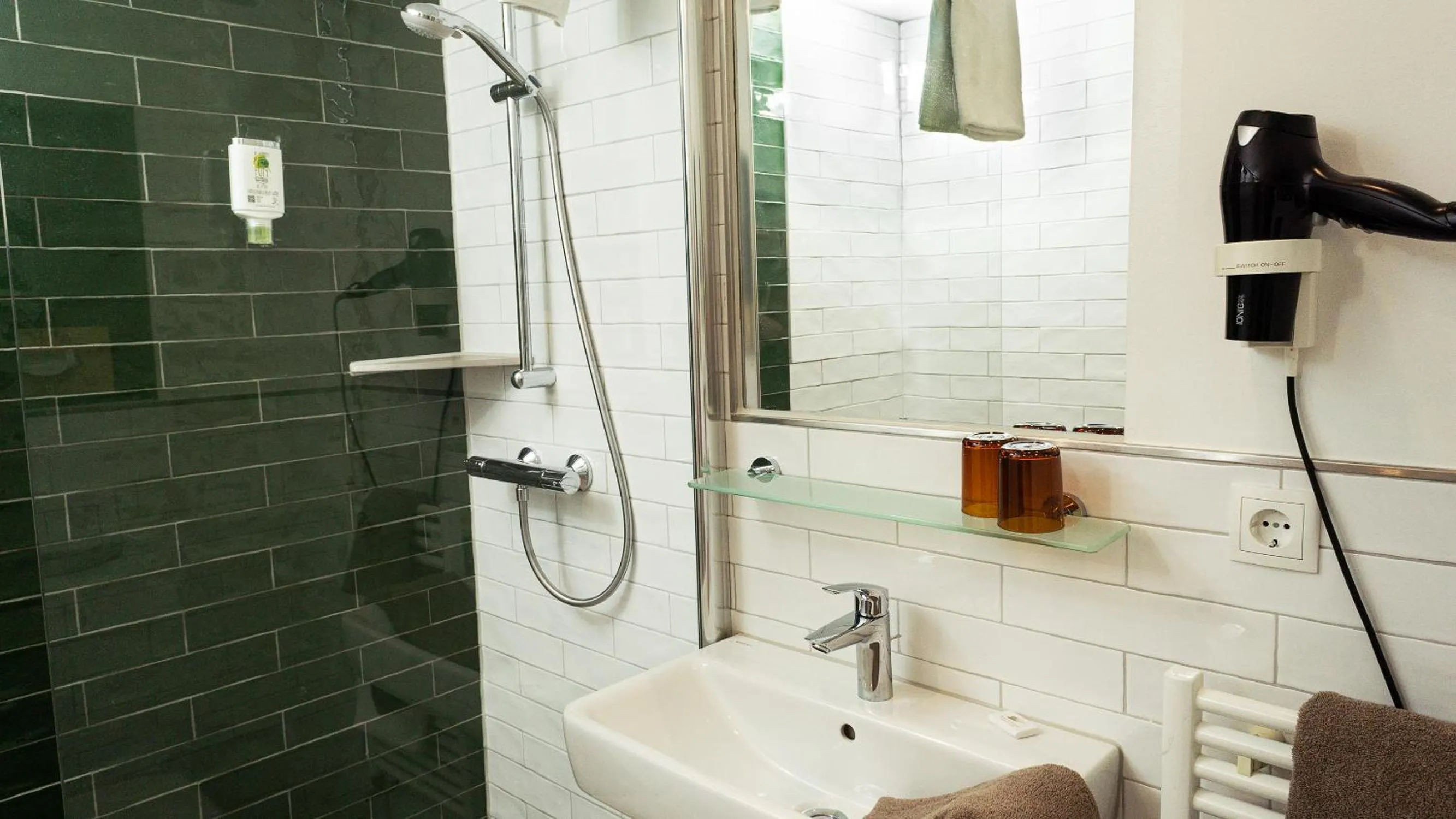 Bathroom in Hotel Alter Kreisbahnhof