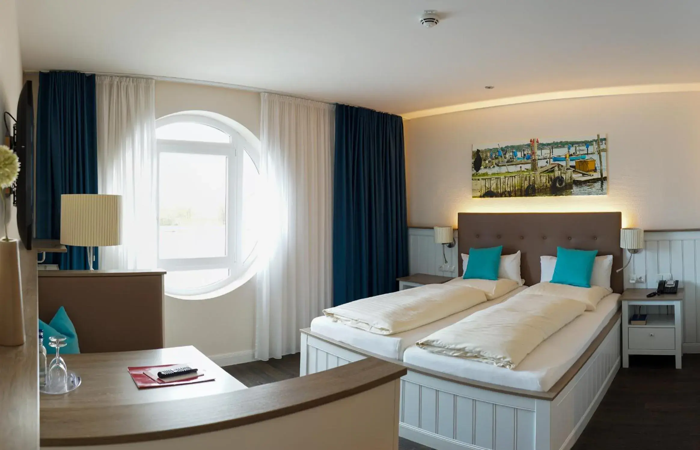 Photo of the whole room, Bed in Hotel Alter Kreisbahnhof Photo of the whole room, Bed in Hotel Alter Kreisbahnhof