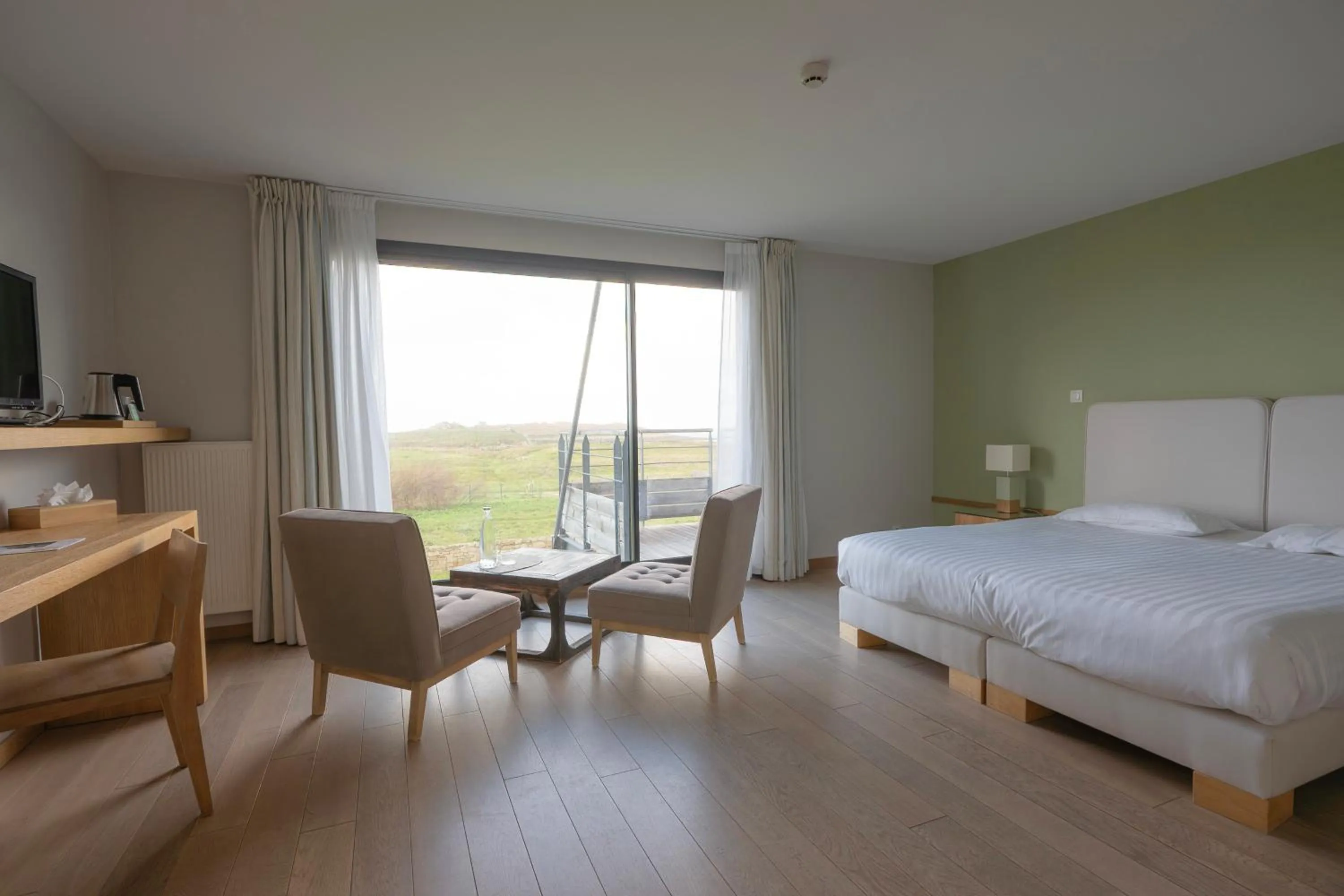 View (from property/room), Bed in Logis Le Château de Sable