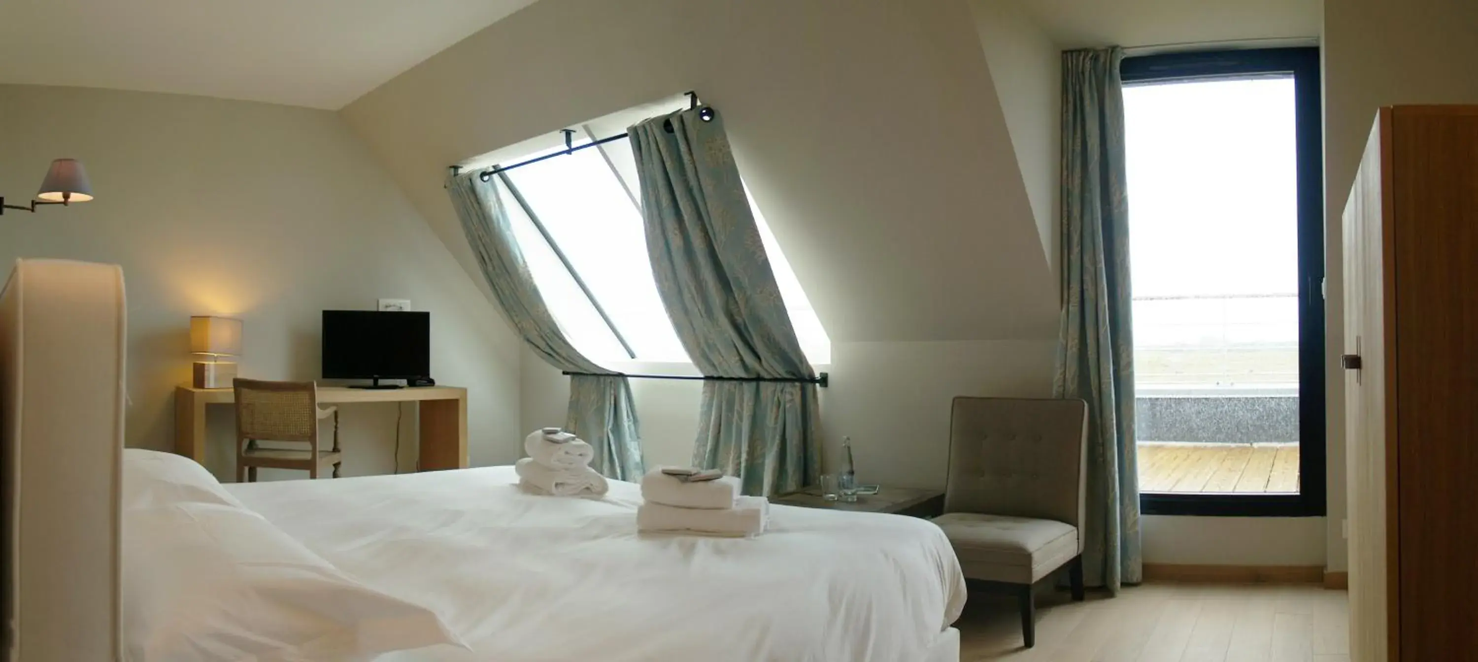 Double Room with Terrace and Sea View in Logis Le Château de Sable Double Room with Terrace and Sea View in Logis Le Château de Sable