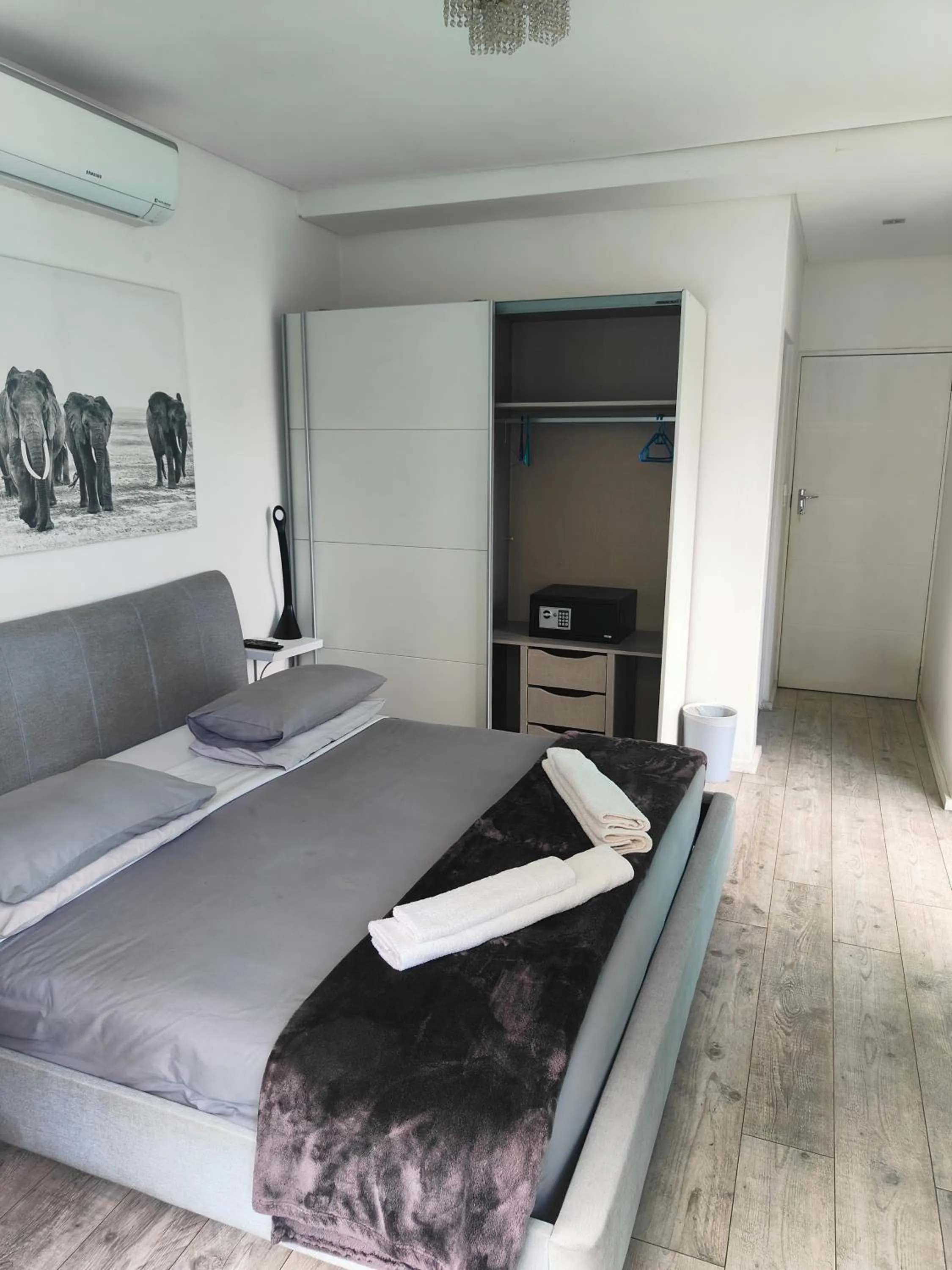 Bedroom, Bed in The Mountains