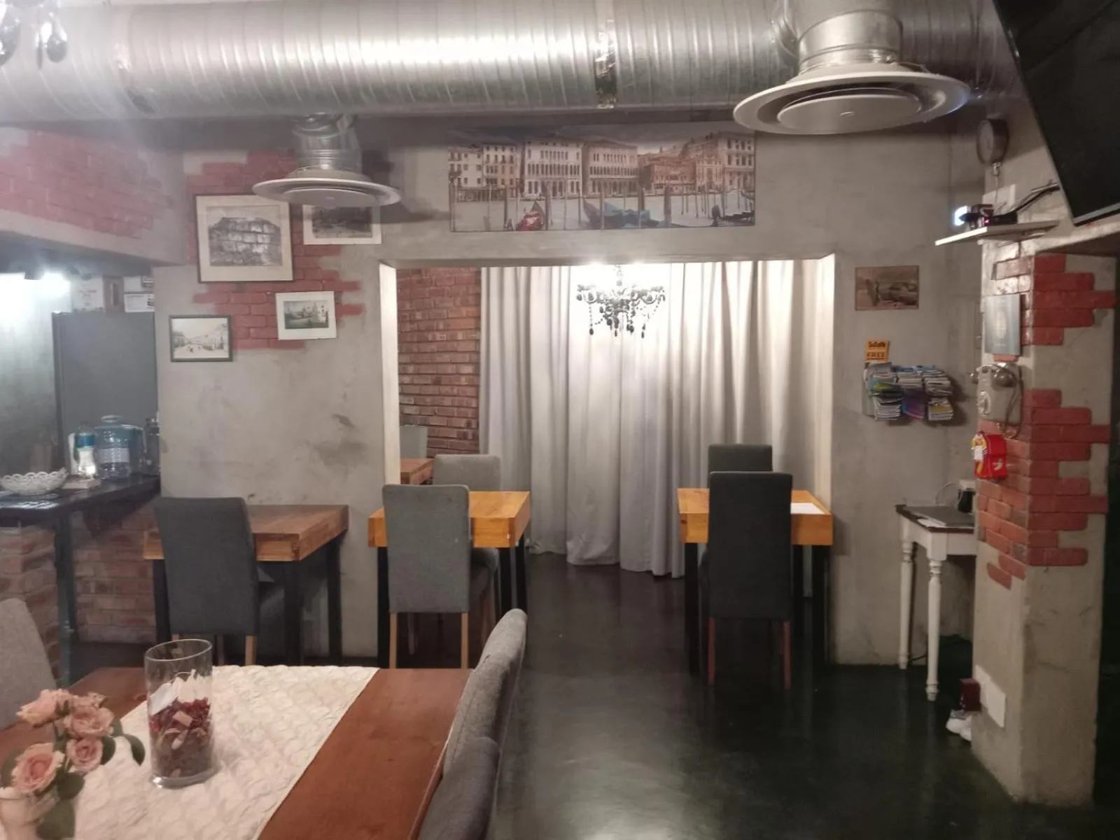 Communal lounge/ TV room in The Mountains