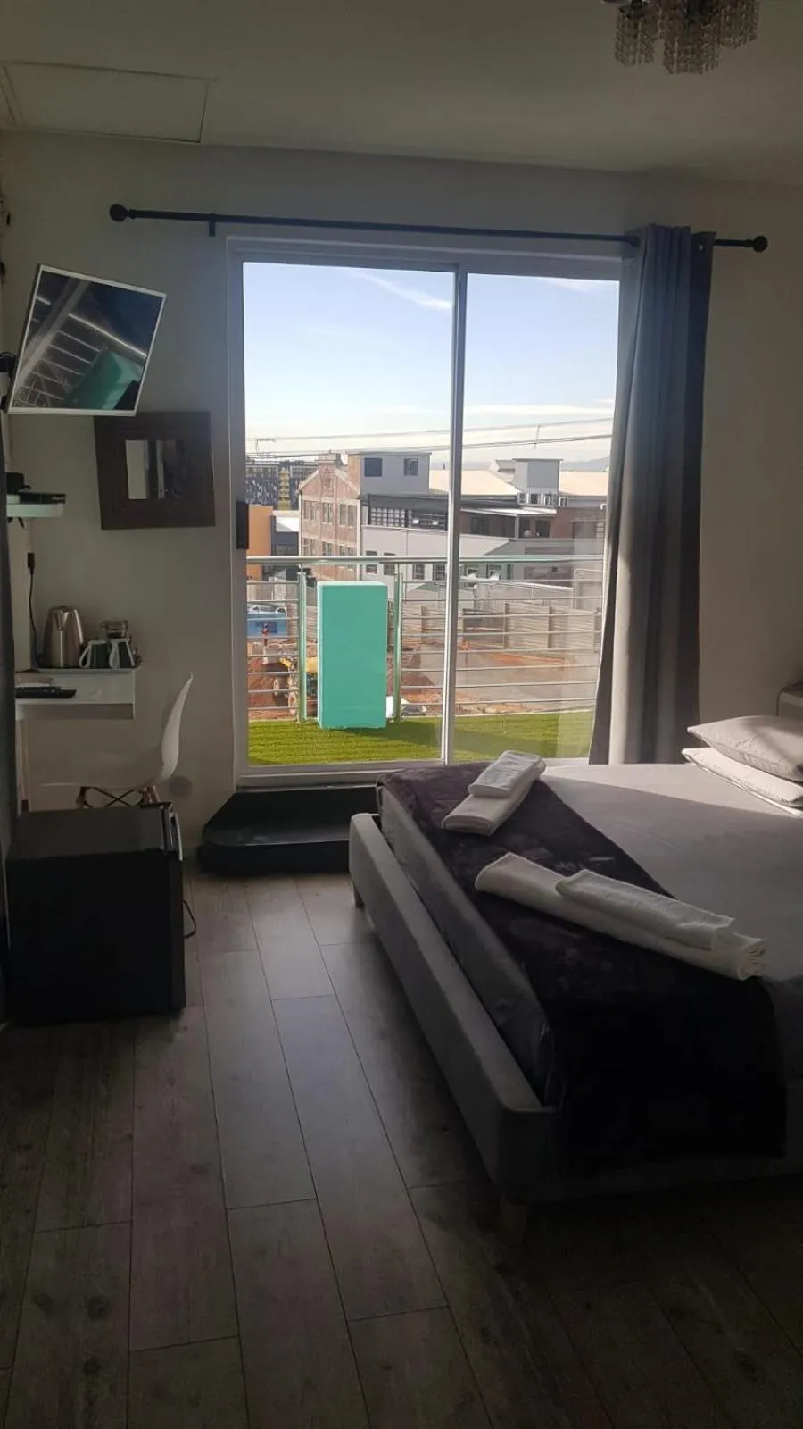 Photo of the whole room, Bed in The Mountains