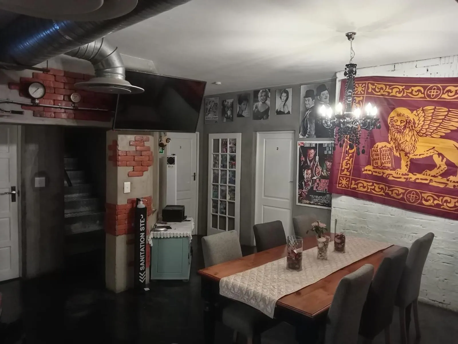 Communal lounge/ TV room in The Mountains